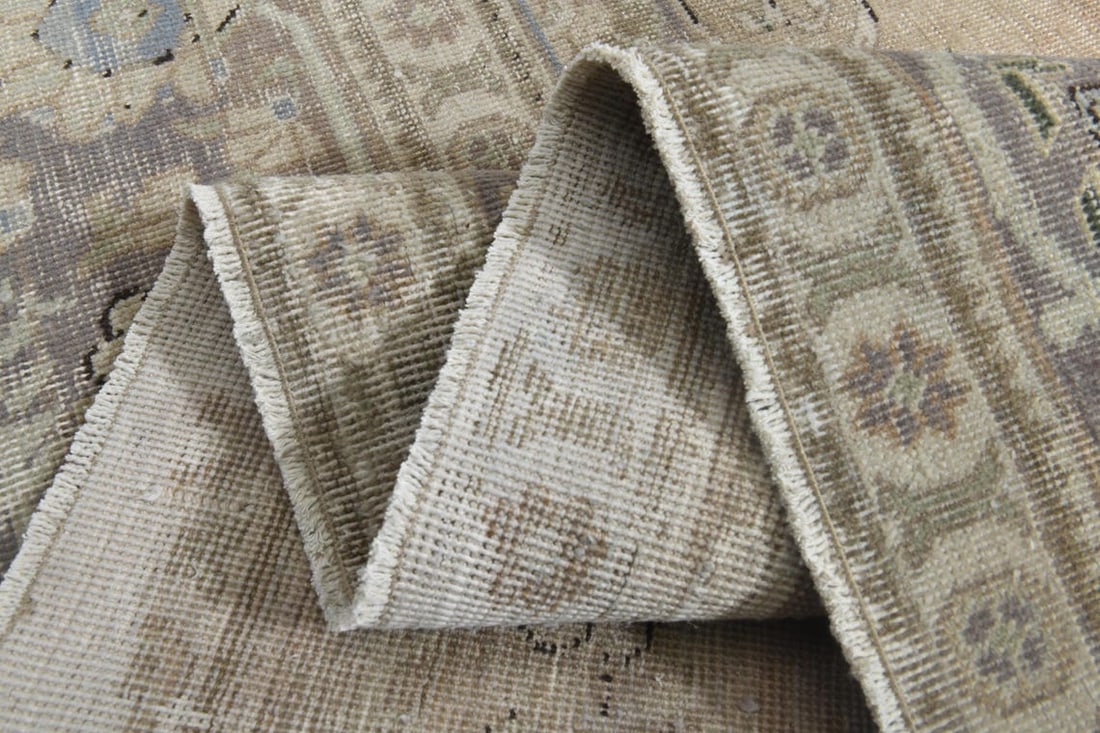 9'7x12'9 ft, ORANGE OVERSIZED RUG, Vintage Décor: Title: 9'7x12'9 ft, ORANGE OVERSIZED RUG, Vintage Décor Origin: Turkey Date/Period: 1960 - 1970 Materials: Wool and Cotton Size: Width: 9.7 feet; Length: 12.9 feet Description: This Turkish