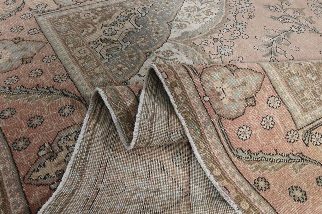 9'4x12'5 ft, OVERSIZED PERSIAN RUG: Title: 9'4x12'5 ft, OVERSIZED PERSIAN RUG Origin: Turkey Date/Period: 1960 - 1970 Materials: Wool and Cotton Size: Width: 9.4 feetLength: 12.5 feet Description: This Turkish one-of-a-kind Anatolian Vi