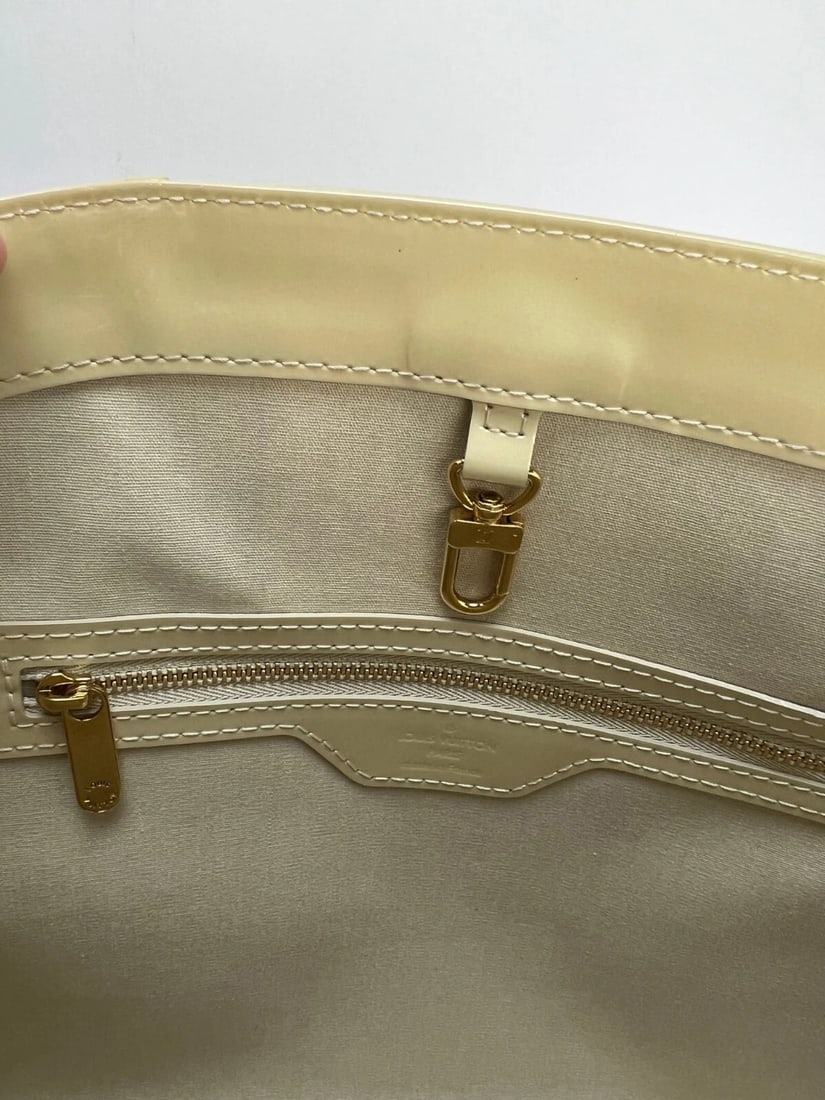 LOUIS VUITTON Monogram White Vernis Avalon MM Tote Hand Shoulder Bag - 14