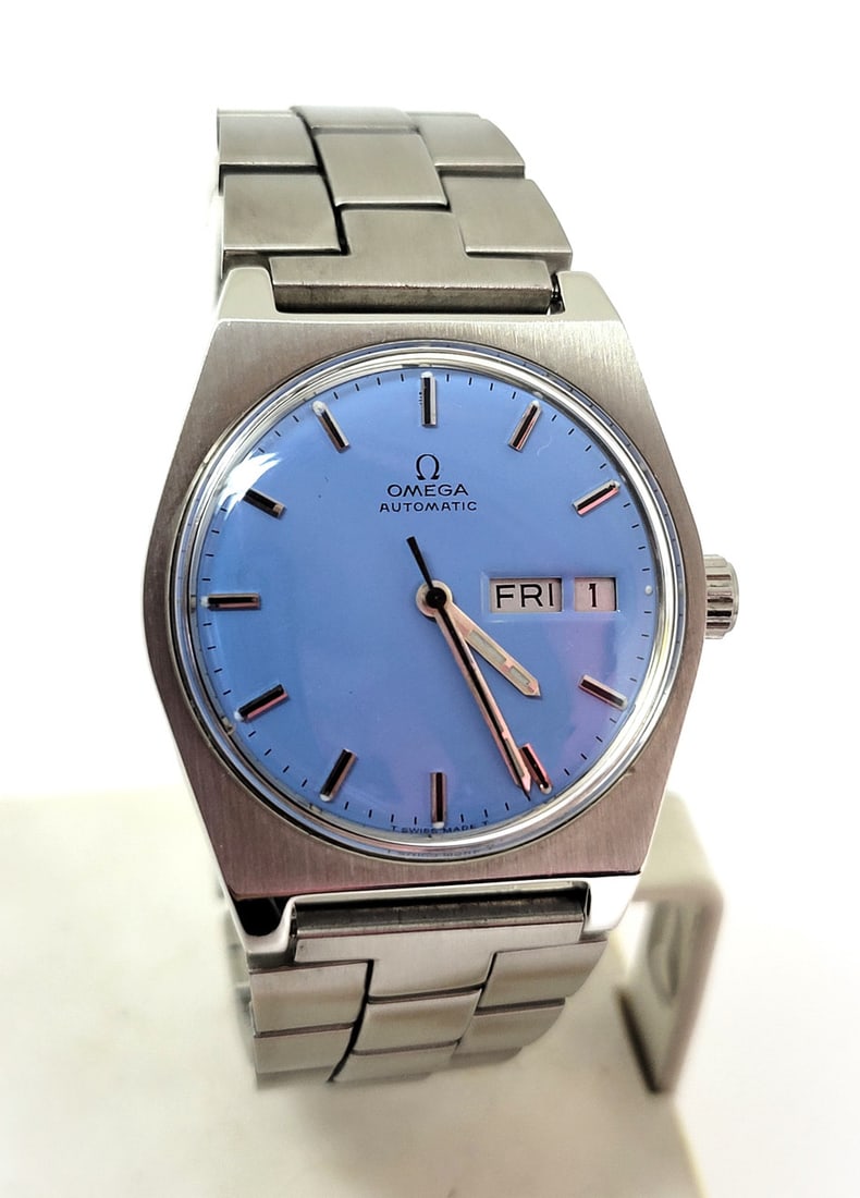 Vintage S/Steel OMEGA Automatic Day Date Watch 1970s Cal 1020* 166.0120* EXLNT: Vintage S/Steel OMEGA Automatic Day Date Watch 1970s Cal 1020* 166.0120​ EXLNT​ This Men's Omega watch is Swiss made. Great present for yourself or someone you love as well as for vintage