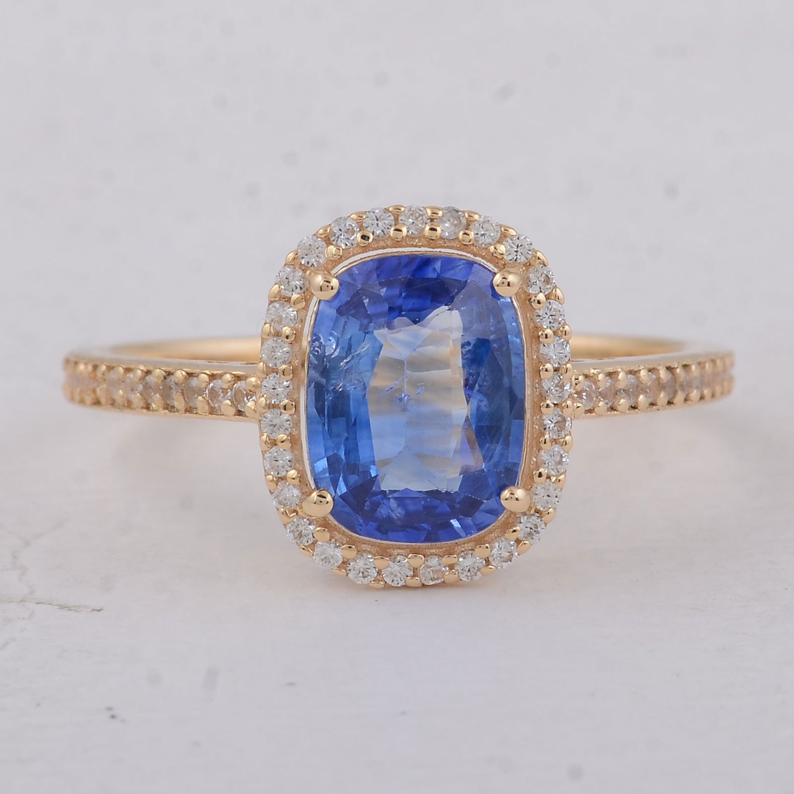 2.00 Ct Cushion Sapphire 9K Gold Ring (1 of 5)