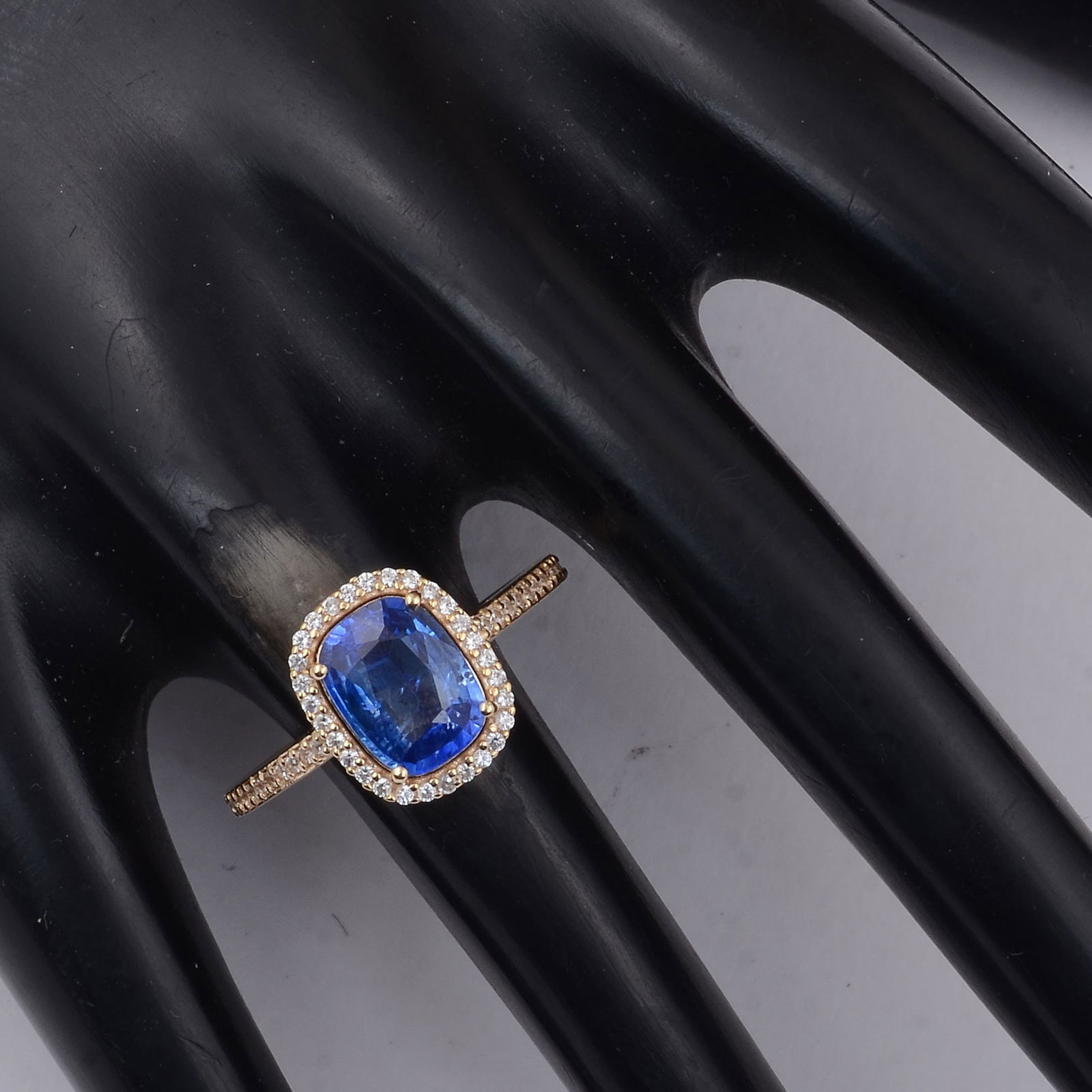 2.00 Ct Cushion Sapphire 9K Gold Ring - 2