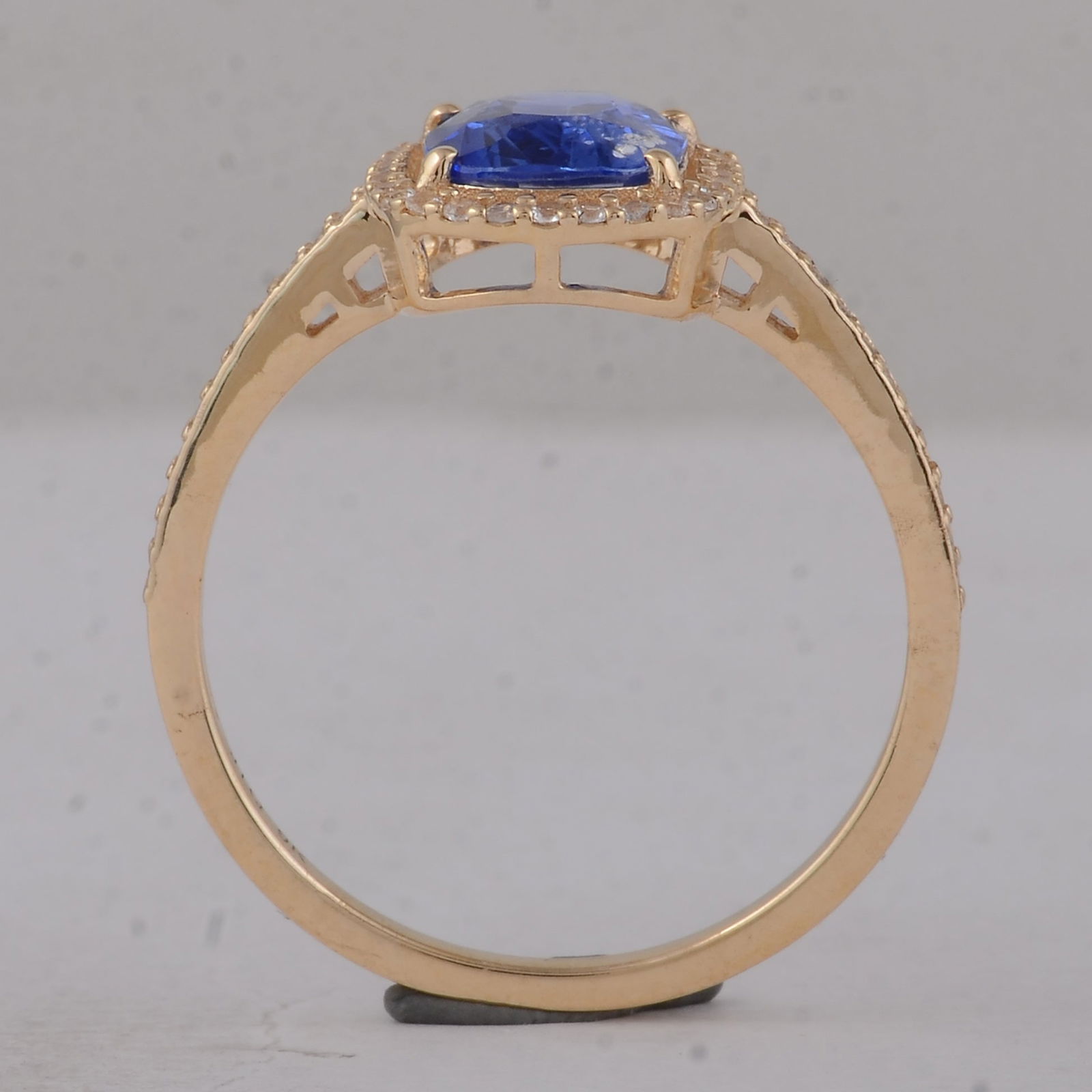 2.00 Ct Cushion Sapphire 9K Gold Ring - 4