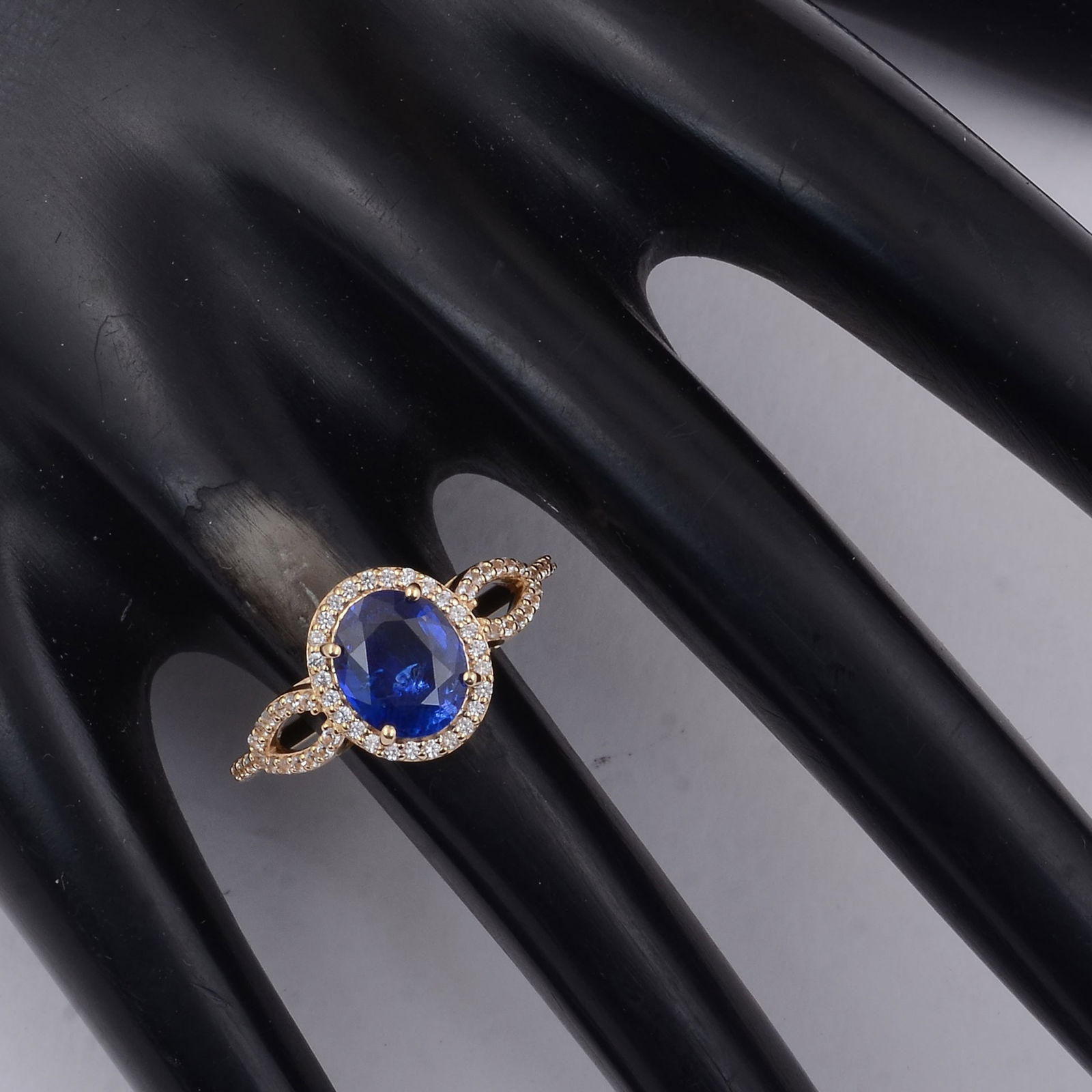 1.92 Ct Oval Sapphire 9K Gold Ring - 2