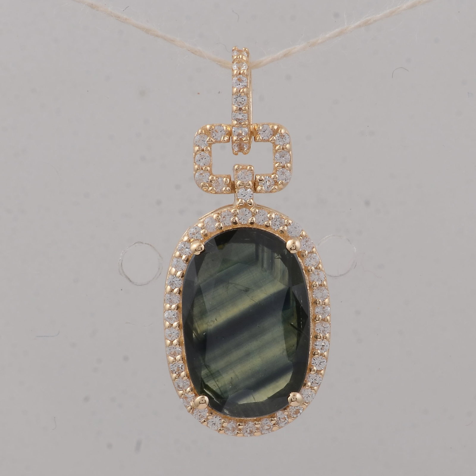 2.68 Ct Cushion Sapphire 9K Gold Pendant: Title:2.68 Ct Cushion Sapphire 9K Gold PendantDescription:2.68 Total Carat Sapphire 9K Gold Pendant Specifications - Total Weight 1.51 g - Center Gemstone Sapphire - Gemstone Carat Weight 2.46 Carats
