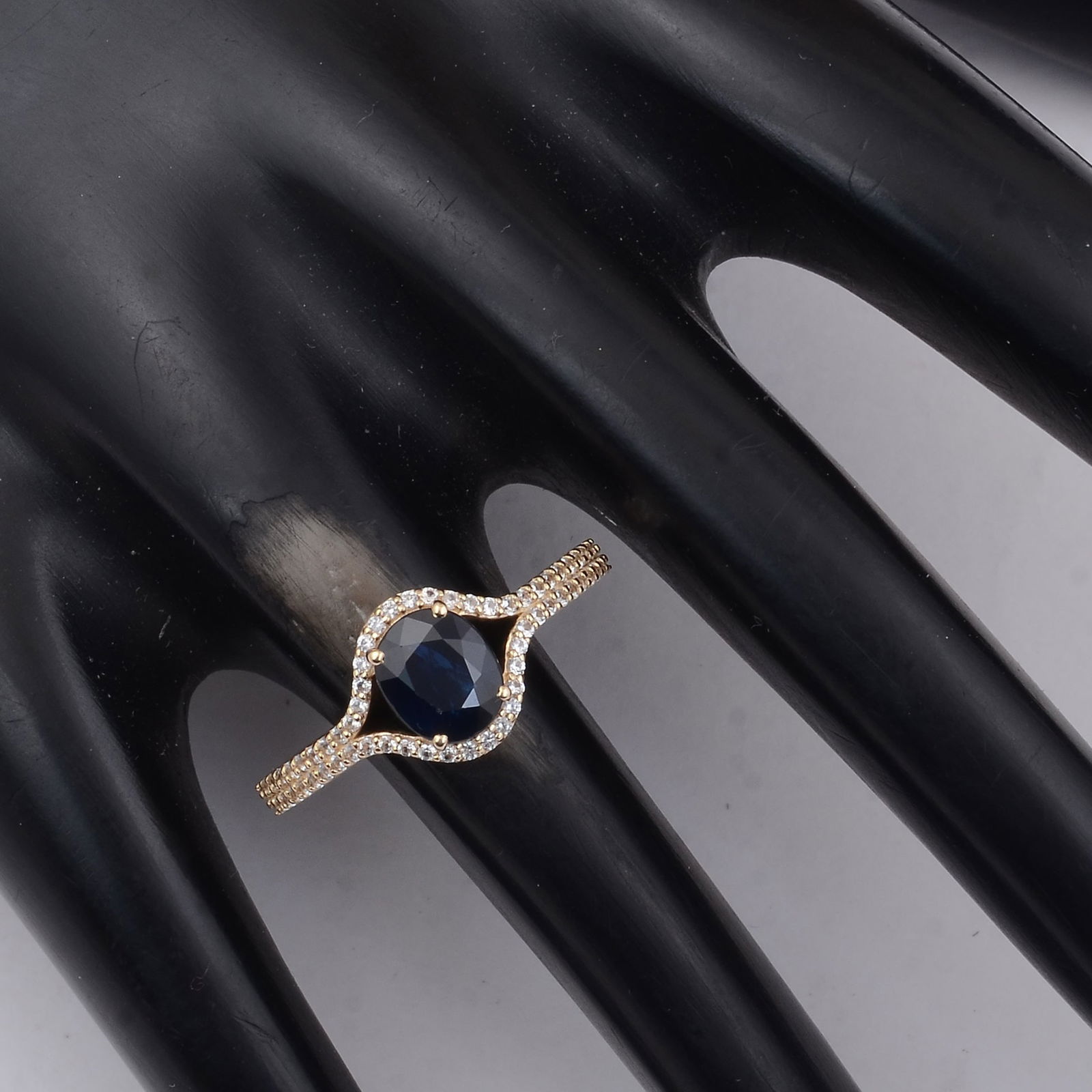 1.74 Ct Oval Sapphire 9K Gold Ring - 2