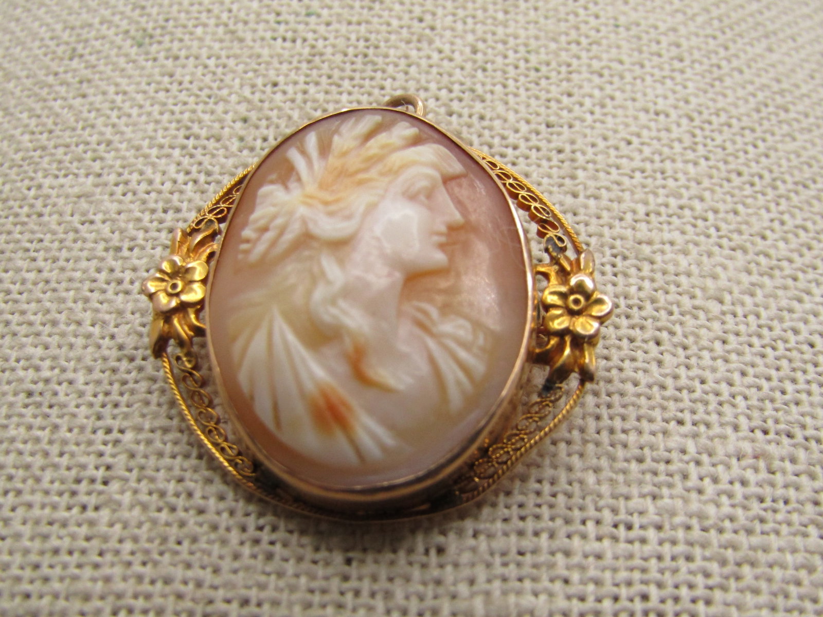 Antique 10kt Cameo Necklace/Pendant, 1920's-1930's, 1.5": Title:Antique 10kt Cameo Necklace/Pendant, 1920's-1930's, 1.5"Description:Antique 10kt Cameo Necklace/Pendant, 1920's-1930's, 1.5" tall with bail and ring and 1.25" wide with a filigree open frame on