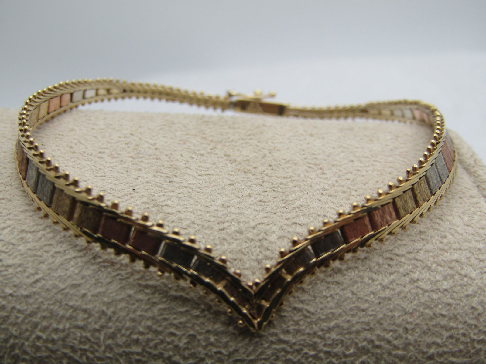 9kt Gold Tri-Color Pointed Inlaid Bracelet, Signed G*O 7", - 3