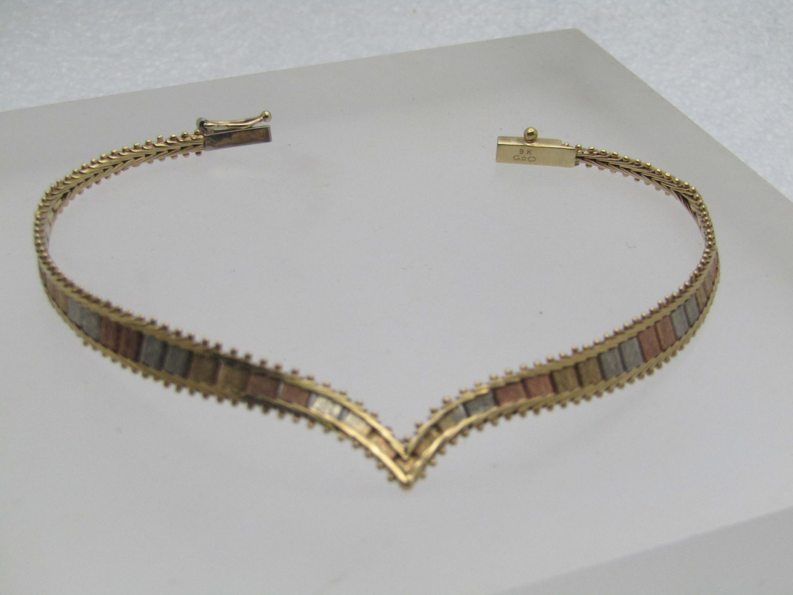 9kt Gold Tri-Color Pointed Inlaid Bracelet, Signed G*O 7", - 7