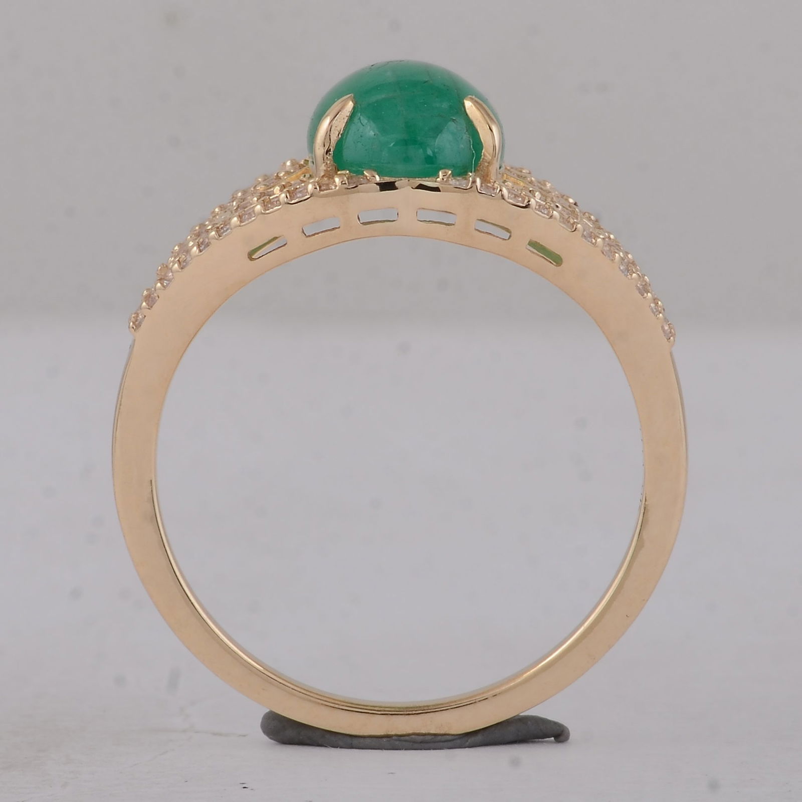 2.36 Ct Oval Emerald 9K Gold Ring - 4