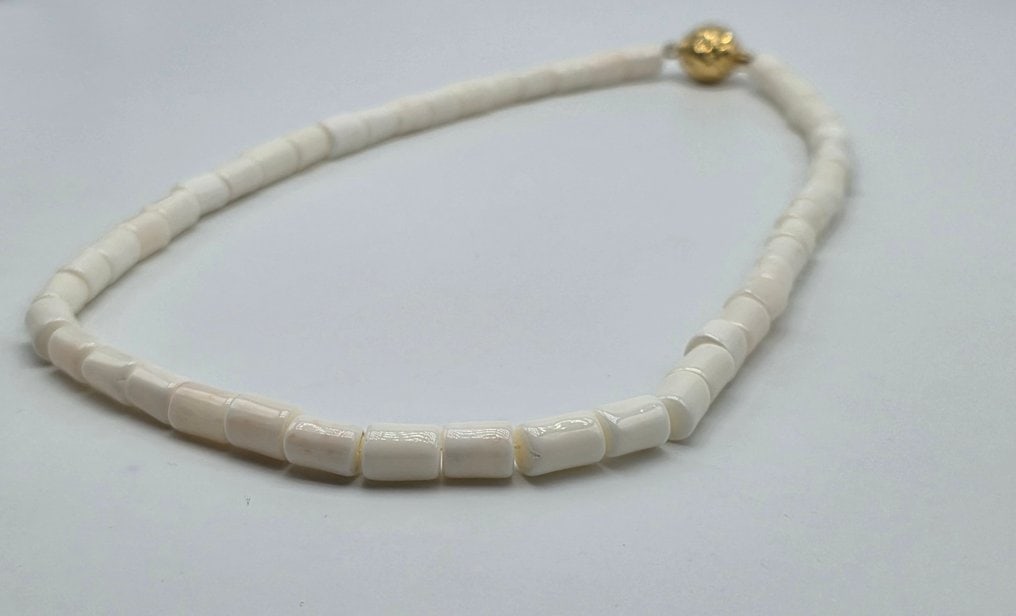 White Misu coral necklace - 2