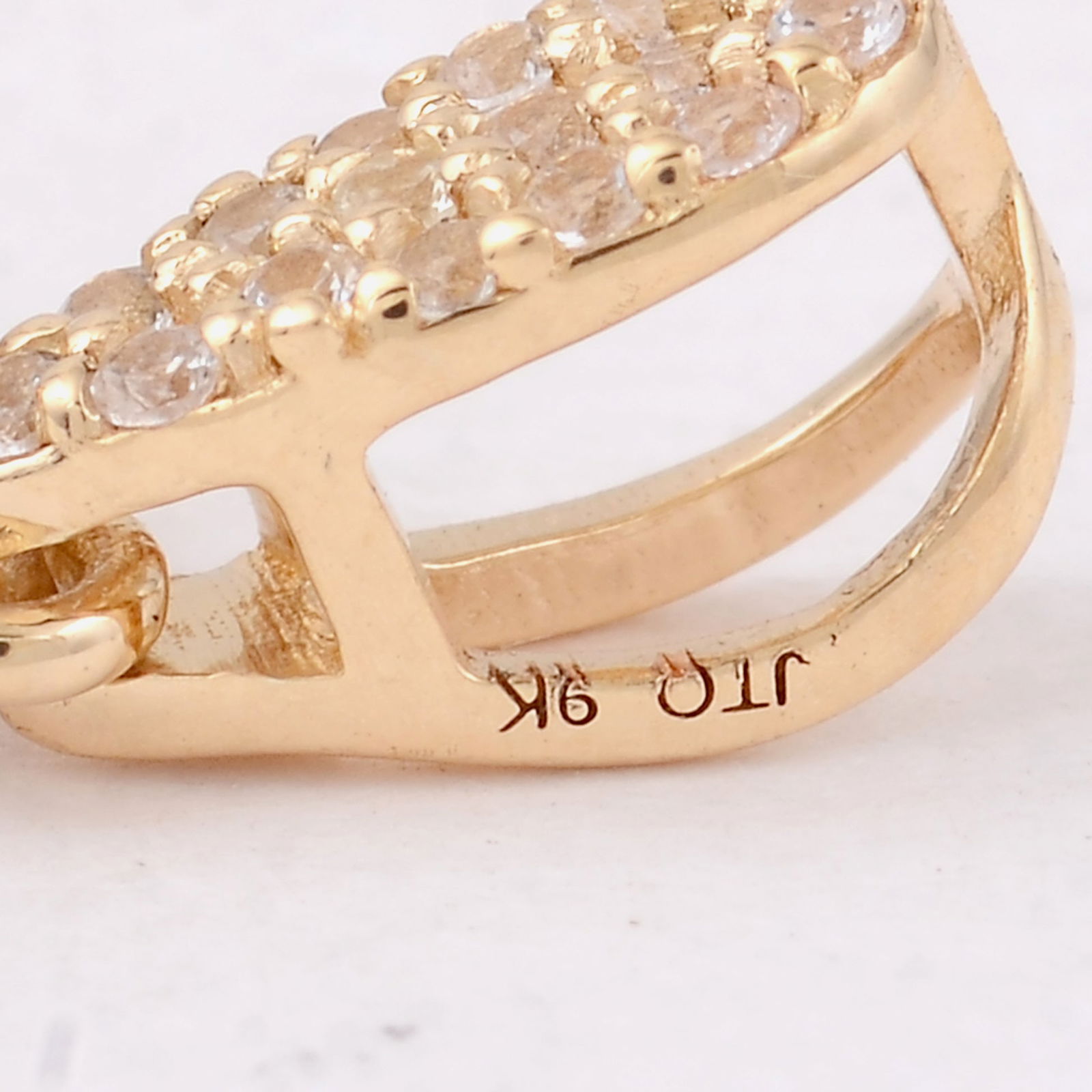 2.64 Ct Pear Ruby 9K Gold Pendant - 5