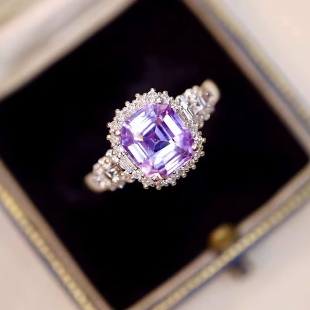 14K GOLD 2.42 CTW NATURAL SAPPHIRE & DIAMOND RING: Title:14K GOLD 2.42 CTW NATURAL SAPPHIRE & DIAMOND RINGDescription:Ref:230528397Gold Content:14K GoldRing Size:7.25USMain Gemstone:SapphireNumber of stones:1Shape:OctagonalCarat Weight:2.10ct