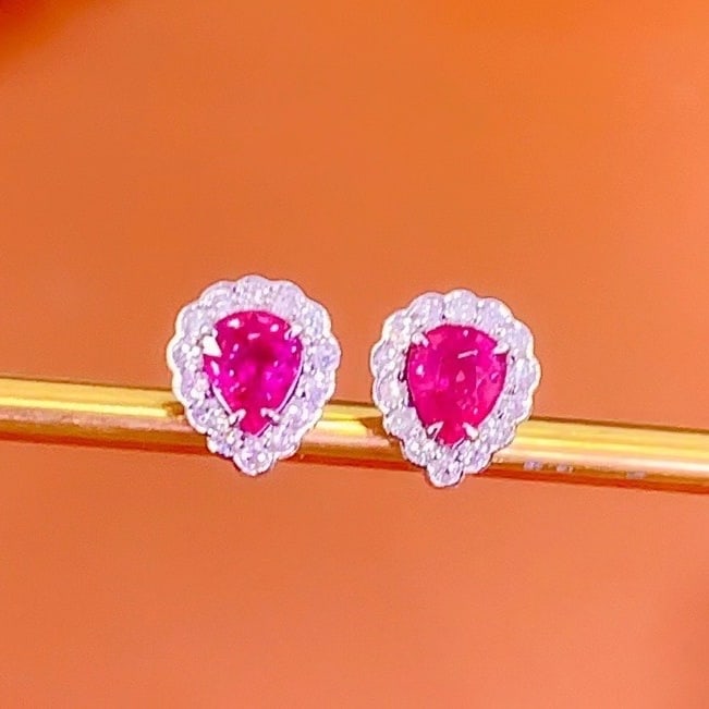 14K GOLD 1.5 CT NATURAL RUBY & DIAMOND EARRINGS: Title:14K GOLD 1.5 CT NATURAL RUBY & DIAMOND EARRINGSDescription:Ref:230528409Gold Content:14K GoldMain Gemstone:RubyNumber of stones:2Shape:PearCarat Weight:1.5ct Color:RedTreatment:NaturalCut