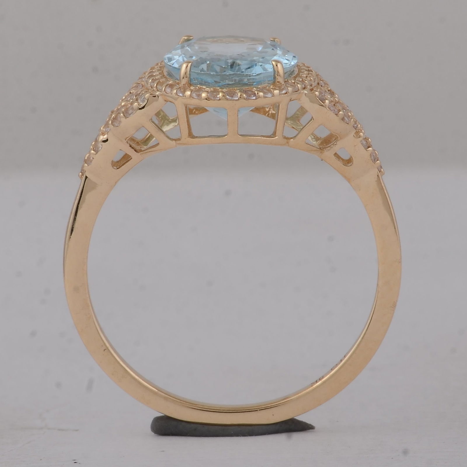 2.44 Ct Oval Aquamarine 9K Gold Ring - 4
