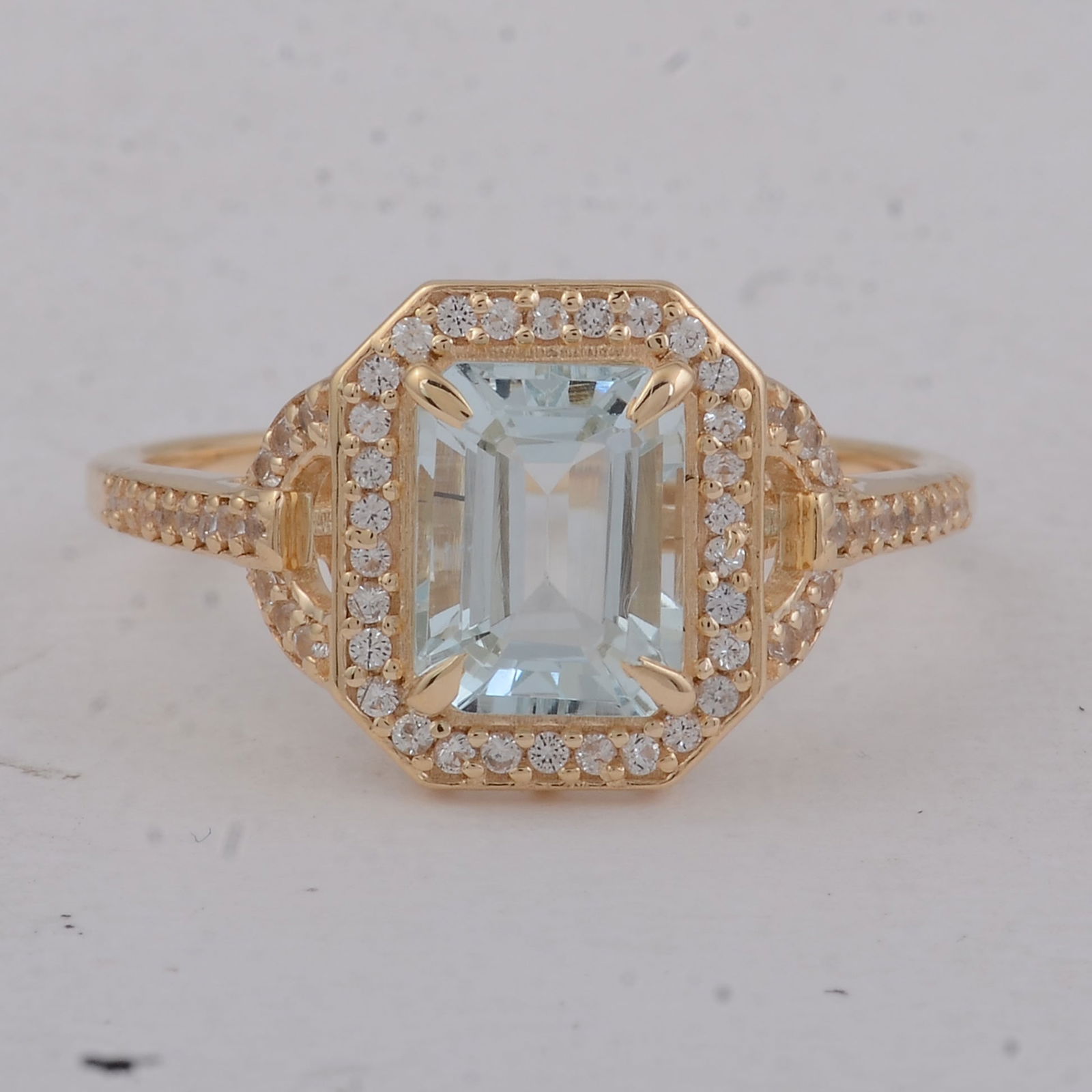 1.65 Ct Octagon Aquamarine 9K Gold Ring: Title:1.65 Ct Octagon Aquamarine 9K Gold RingDescription:1.65 Total Carat Aquamarine 9K Gold Ring Specifications - Total Weight 2.33 g - Center Gemstone Aquamarine - Gemstone Carat Weight 1.4 Carats