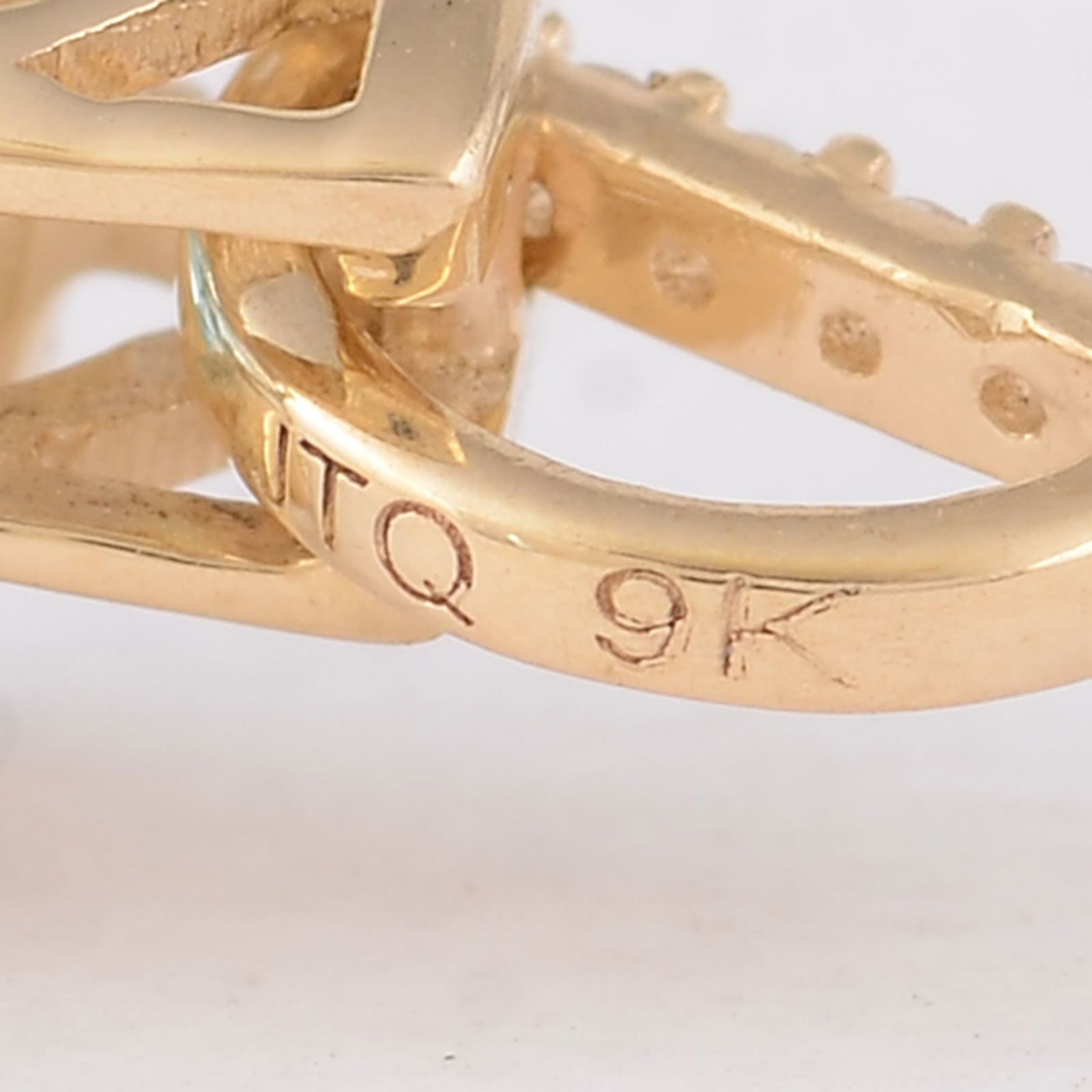 3.90 Ct Cushion Blue Topaz 9K Gold Pendant - 5