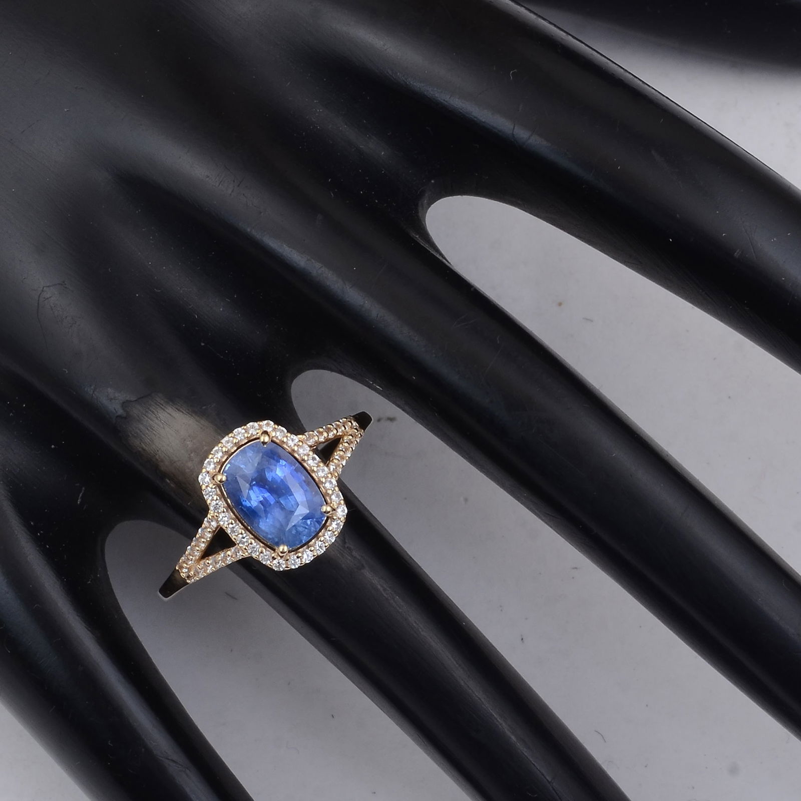2.23 Ct Cushion Sapphire 9K Gold Ring - 2