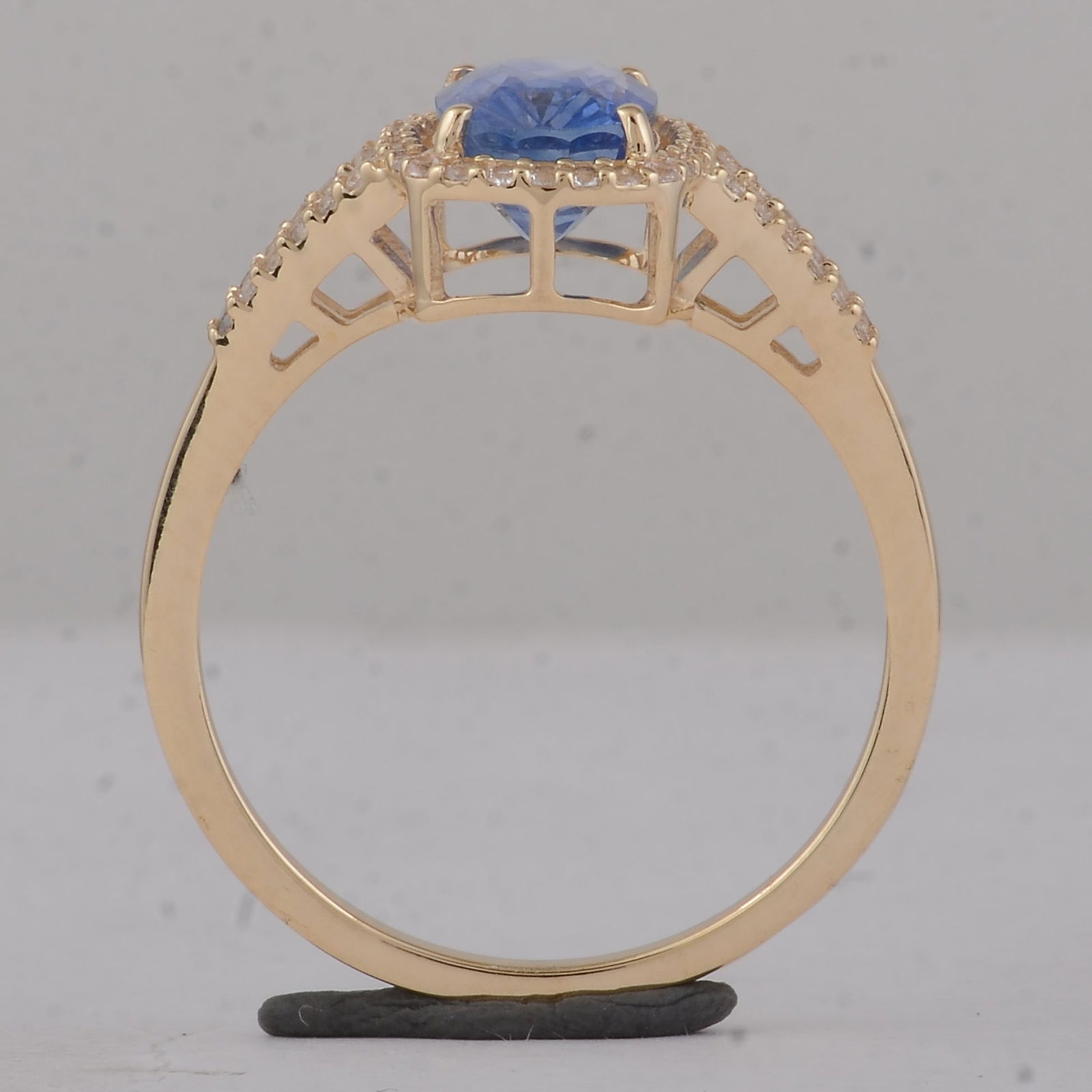 2.23 Ct Cushion Sapphire 9K Gold Ring - 3