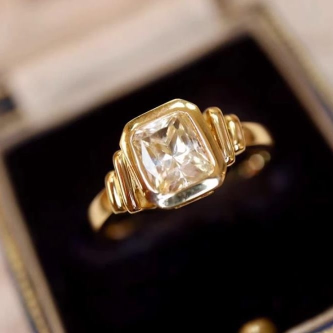 14K GOLD 2.10 CT NATURAL SAPPHIRE RING: Title:14K GOLD 2.10 CT NATURAL SAPPHIRE RINGDescription:Ref:230528381Gold Content:14K GoldRing Size:7.25USMain Gemstone:SapphireNumber of stones:1Shape:CushionCarat Weight:2.10ct