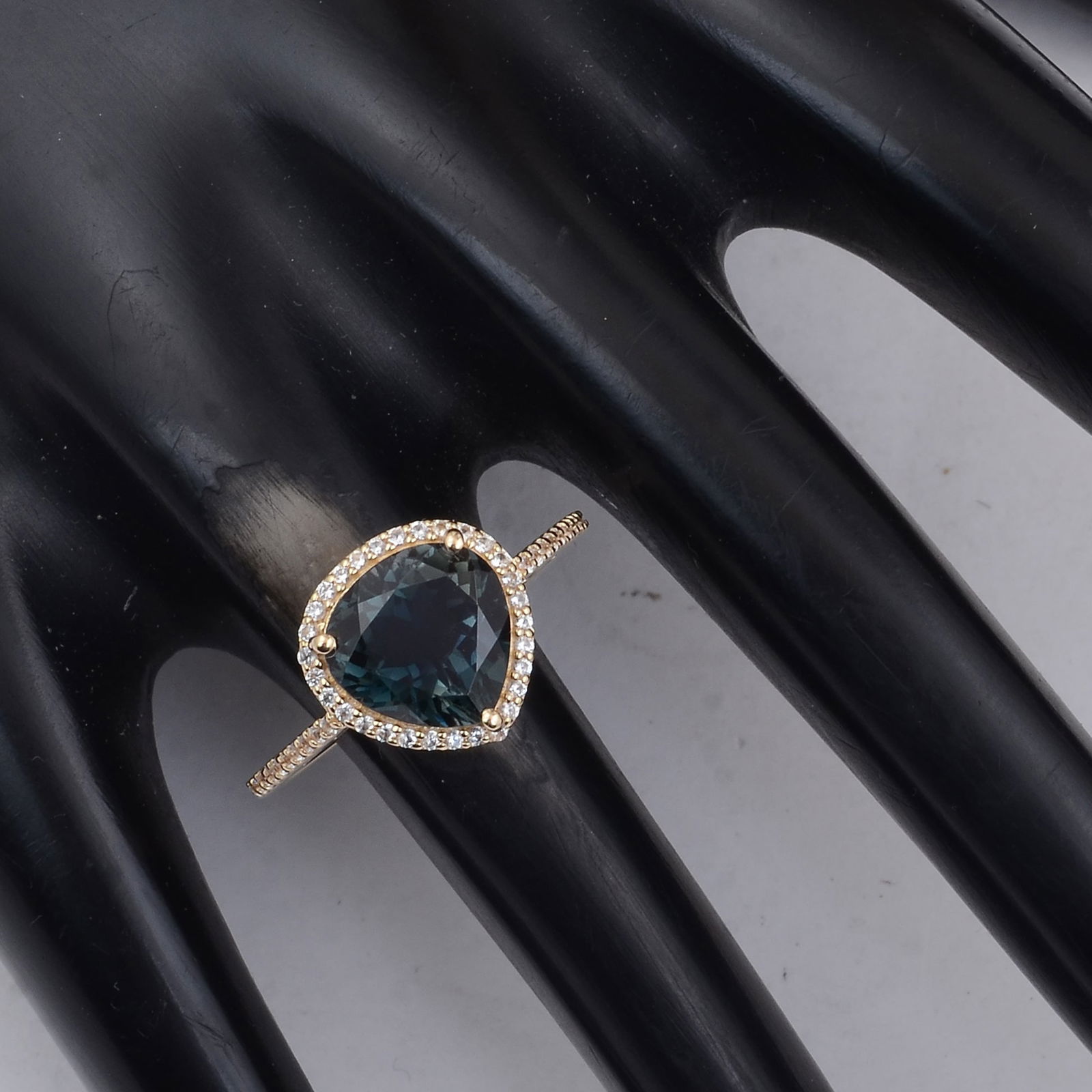 2.67 Ct Heart Tourmaline 9K Gold Ring - 2