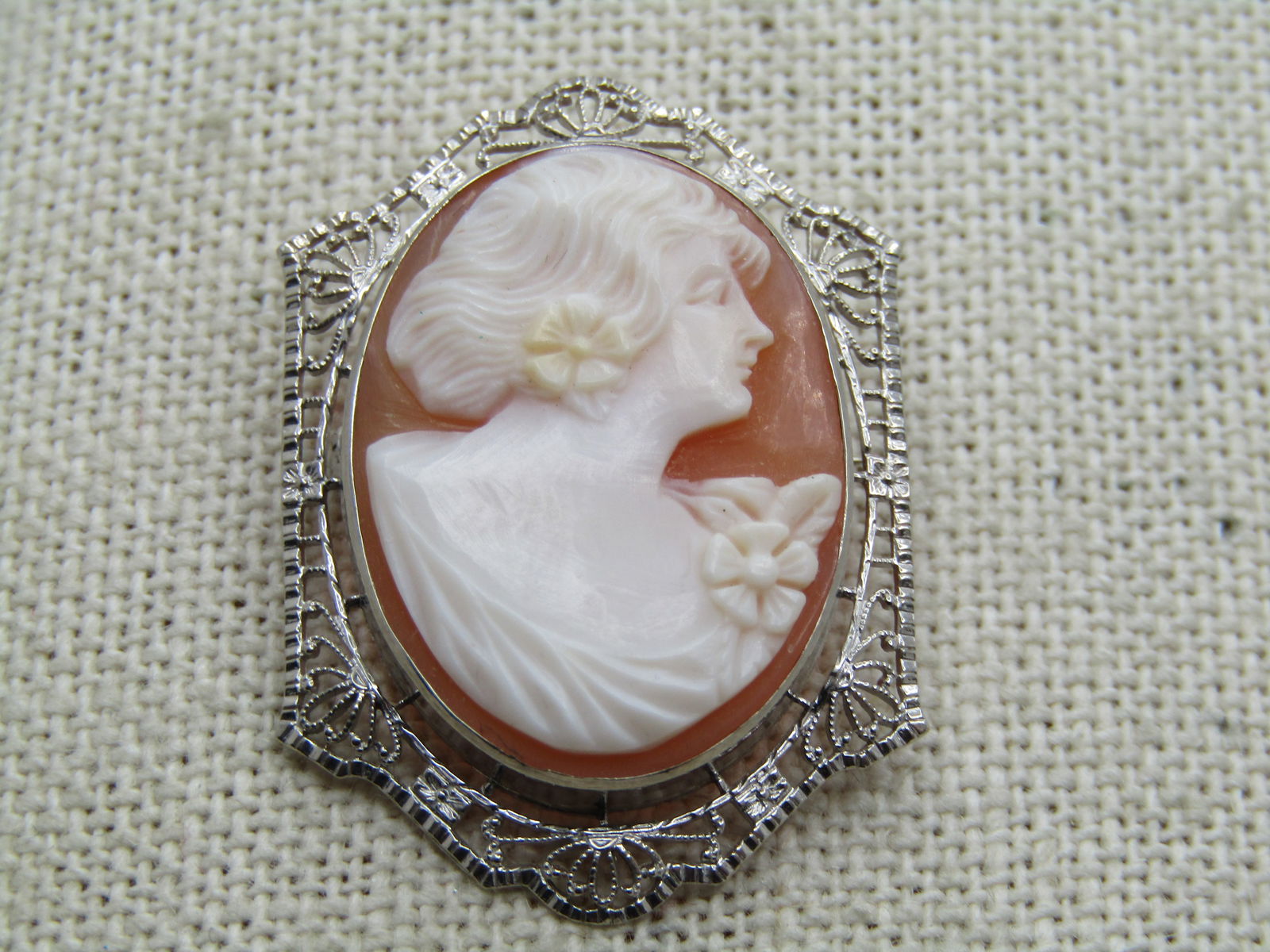 Vintage 10kt Shell Cameo Brooch, Locking C-Clasp. 1910's-1930's - 3
