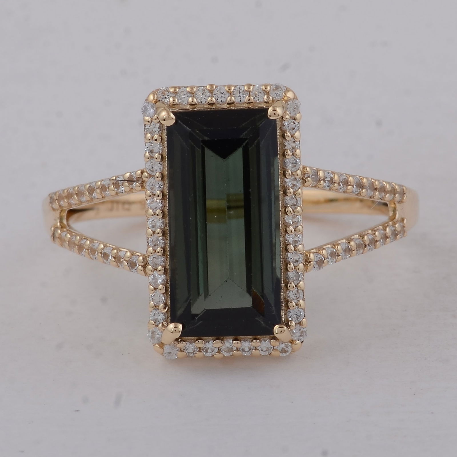 3.13 Ct Baguette Tourmaline 9K Gold Ring: Title:3.13 Ct Baguette Tourmaline 9K Gold Ring Description:3.13 Total Carat Tourmaline 9K Gold Ring Specifications - Total Weight 2.5 g - Center Gemstone Tourmaline - Gemstone Carat Weight 2.81 Carats