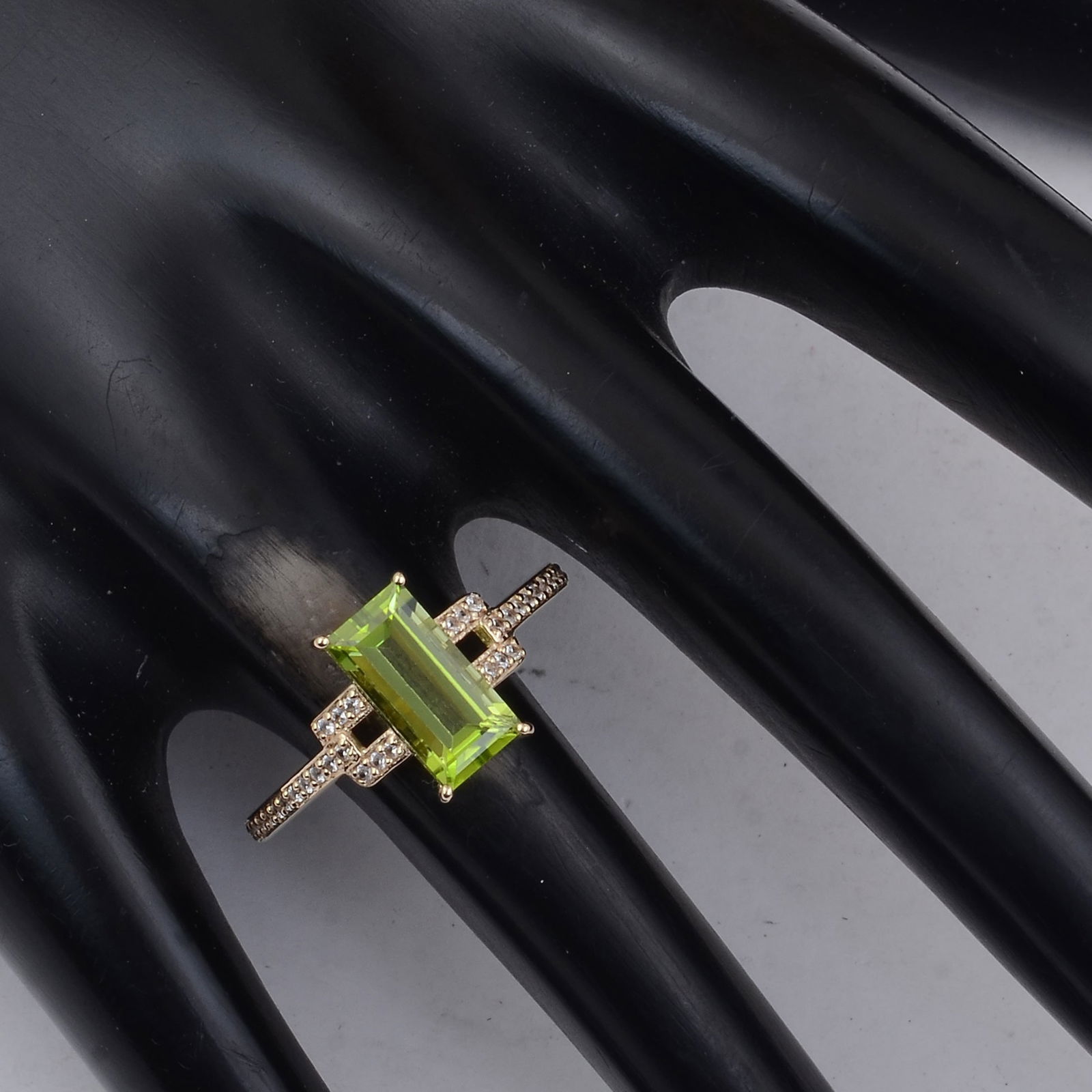 1.96 Ct Baguette Peridot 9K Gold Ring - 2