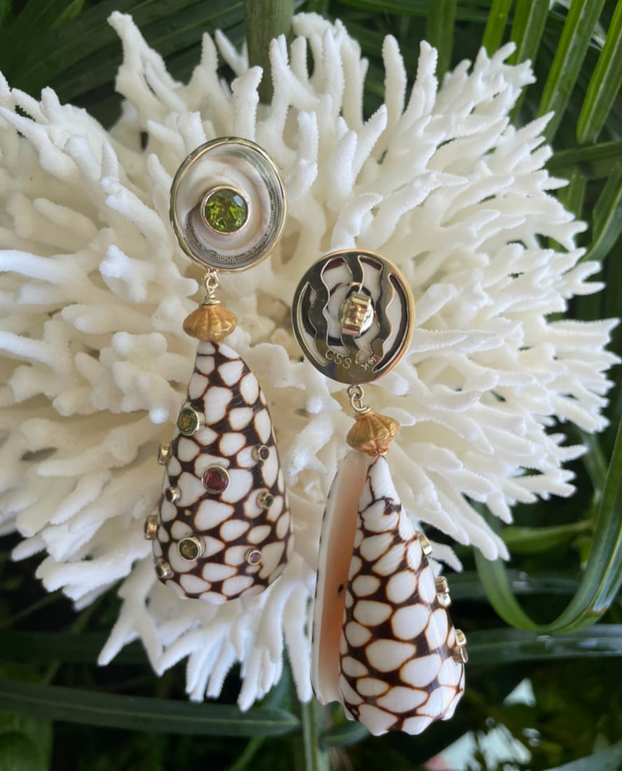 14kt. Gold Opercula Peridot Earrings with Marble Conus Drop - 4