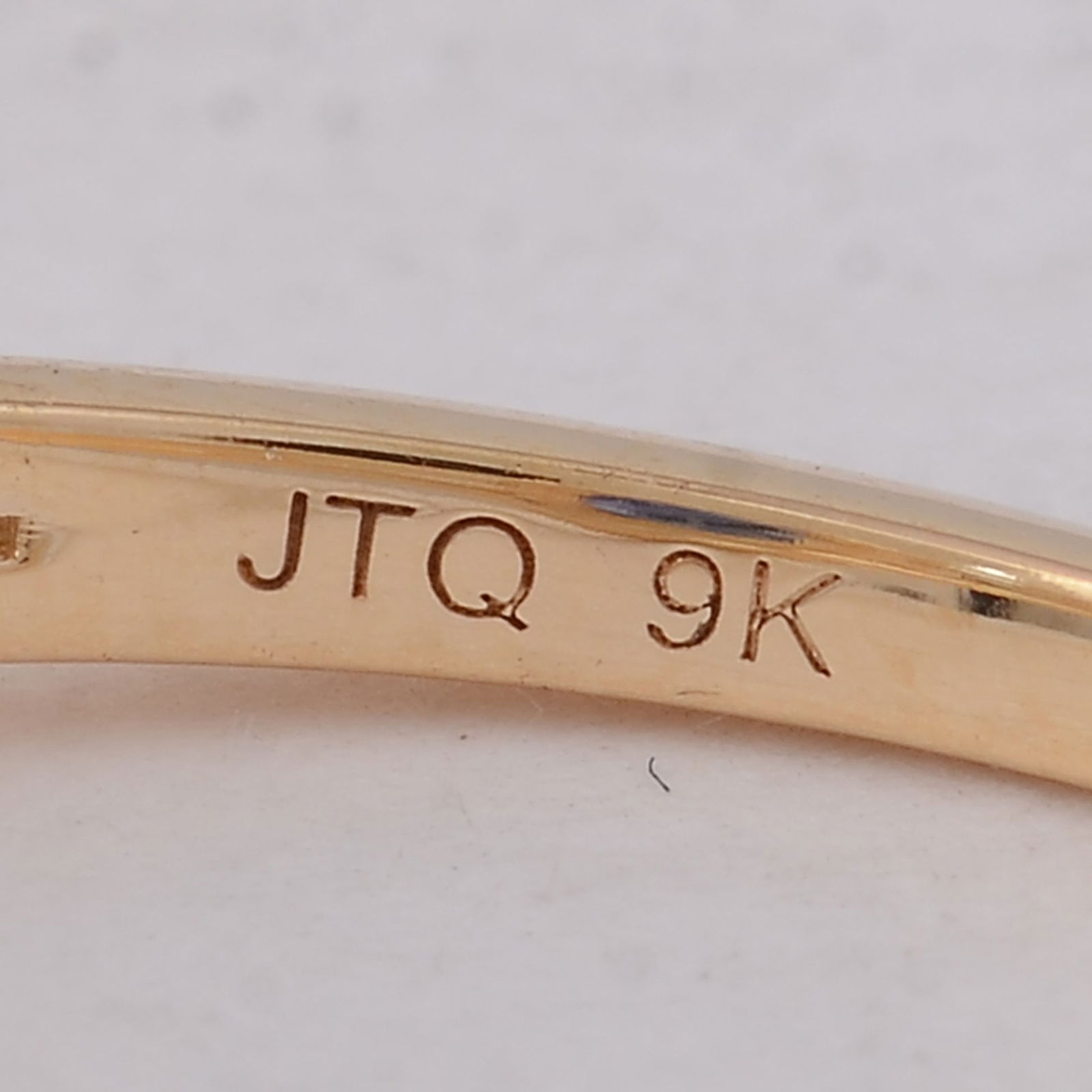 1.69 Ct Cushion Sapphire 9K Gold Ring - 5