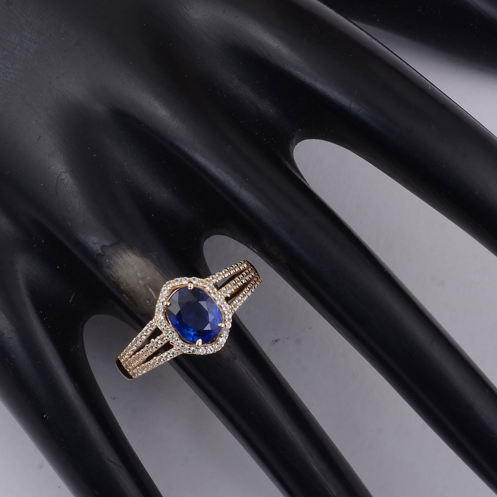 1.81 Ct Oval Sapphire 9K Gold Ring - 2