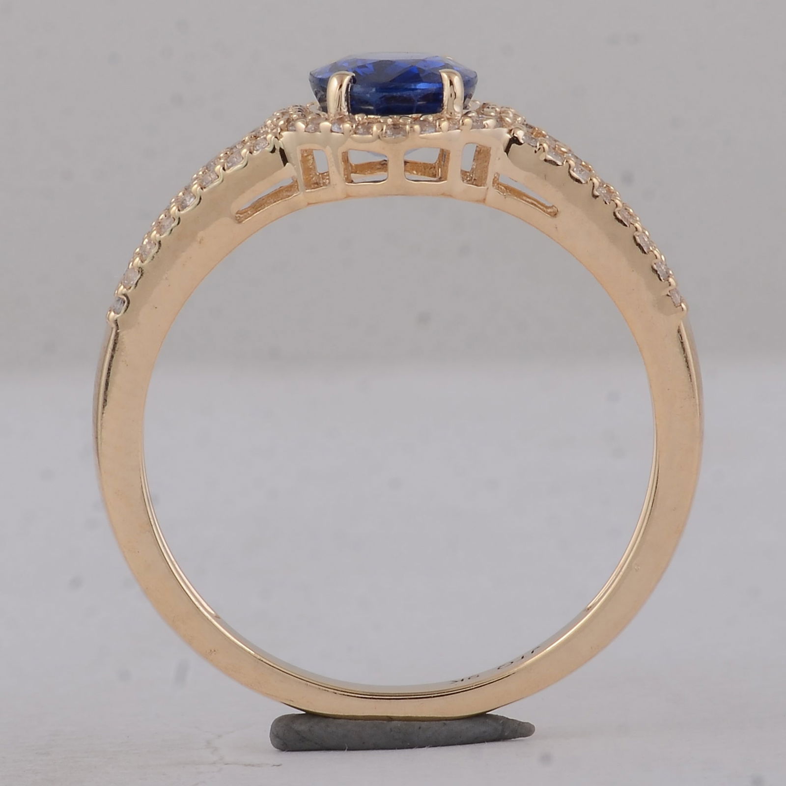 1.81 Ct Oval Sapphire 9K Gold Ring - 4