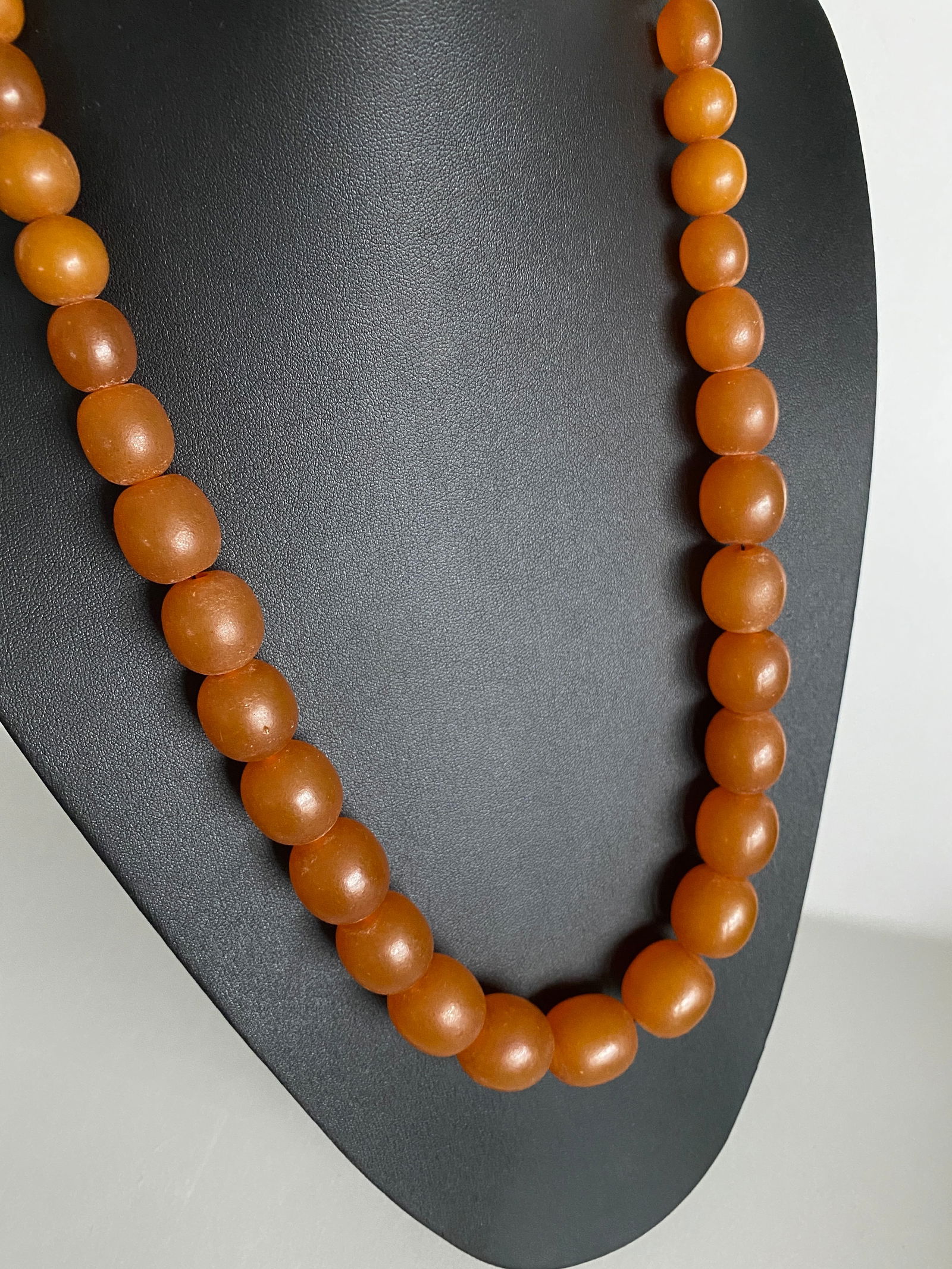 Extraordinary Vintage Amber Necklace made from Oval shaped Amber beads - 2
