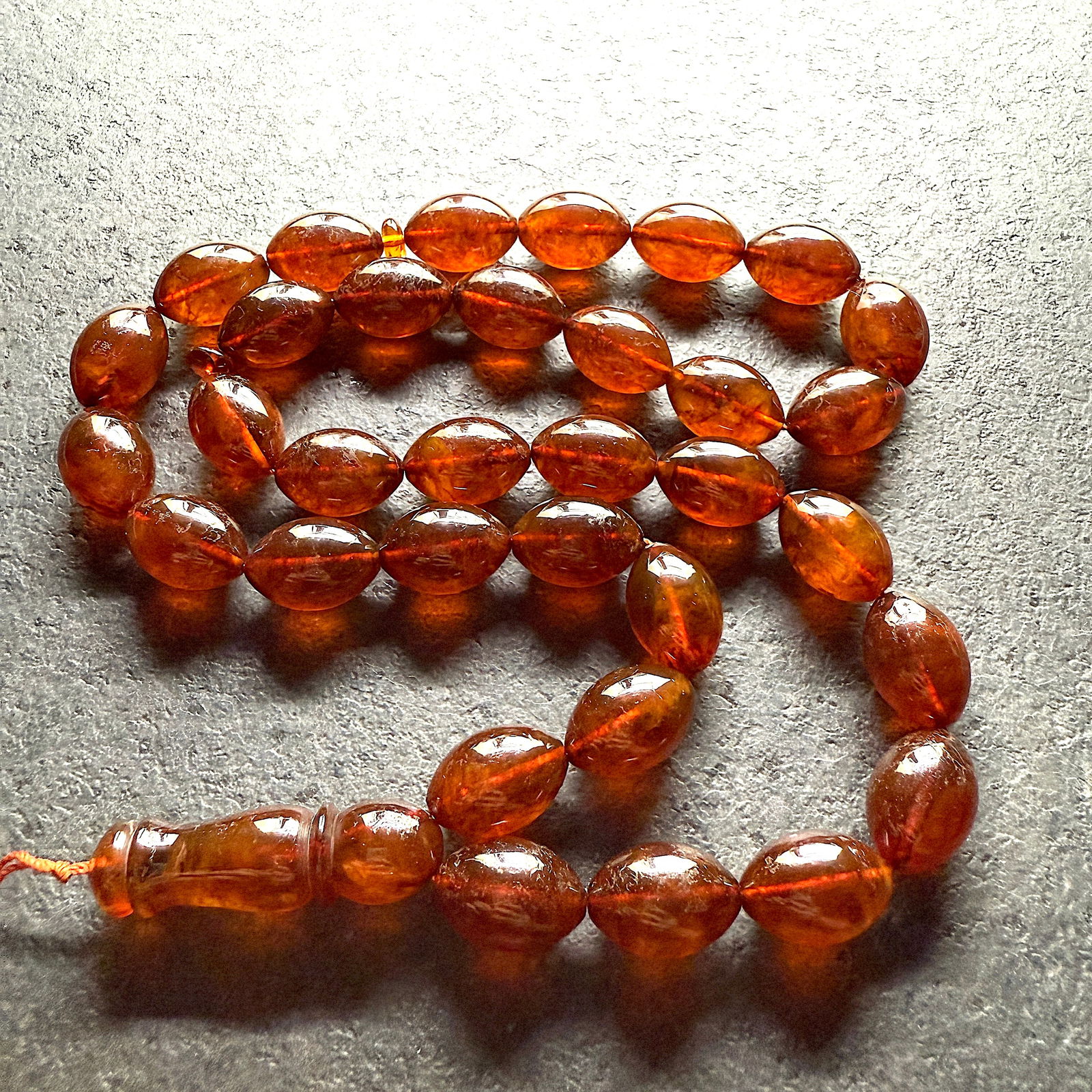 Unique and Astonishing Amber Tesbih made from Olive shaped Amber beads: Title:Unique and Astonishing Amber Tesbih made from Olive shaped Amber beads Metal:None Gemstone:Amber Weight:66.4 g Size:Bead size: 18.0 x 13.0 mm Bead size: 0.709 x 0.512 inches Made of:(Reconstitut