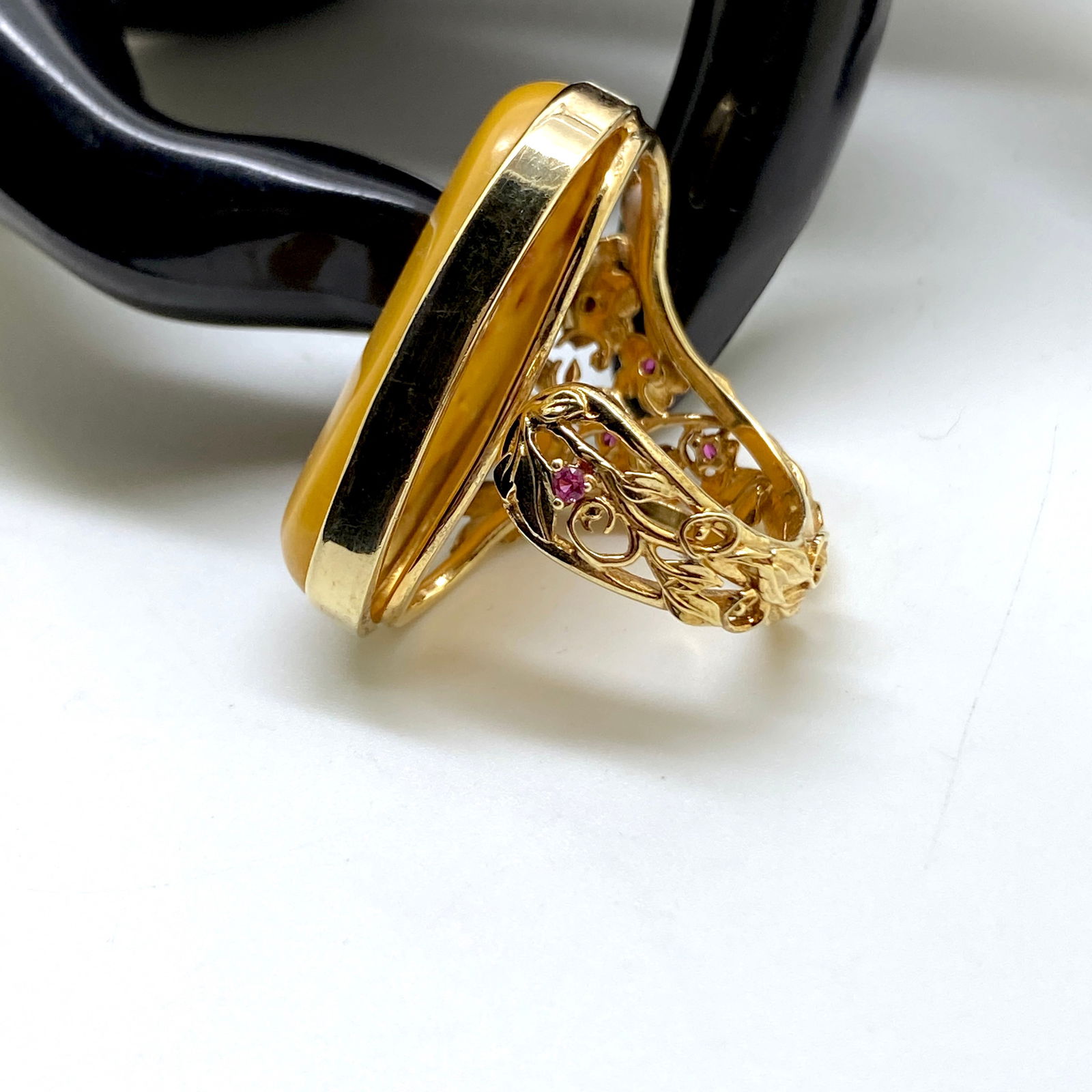 Unique and Remarkable Amber Ring with garnets - 5