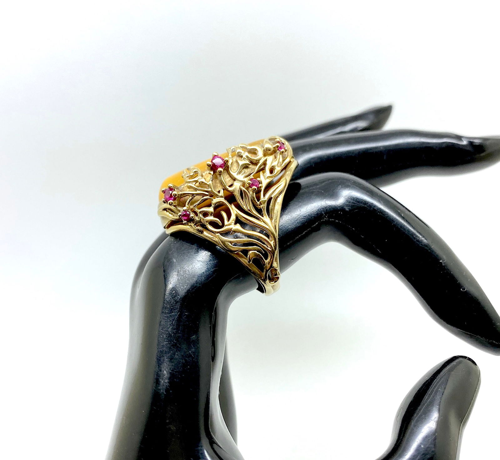 Unique and Impressive Amber Ring with Garnets - 3
