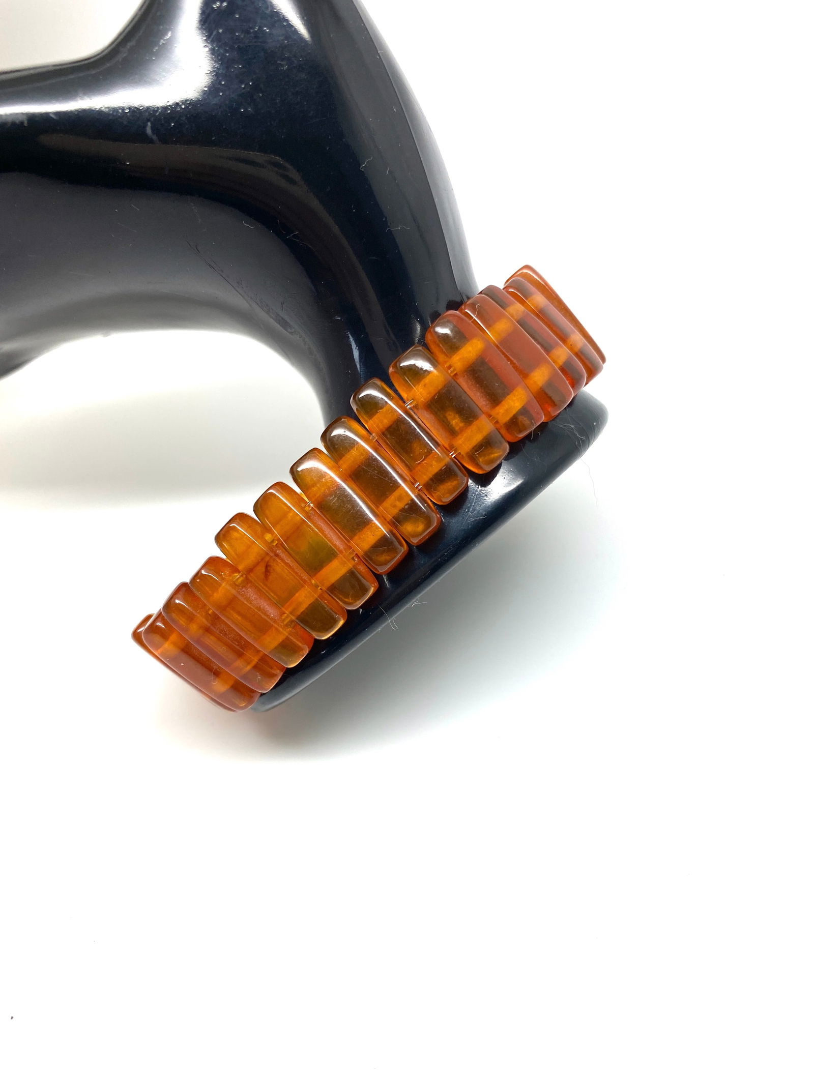 Grand Vintage Amber Bracelet made from Rectangle shaped Amber beads: Title:Grand Vintage Amber Bracelet made from Rectangle shaped Amber beads Metal:None Gemstone:Amber Weight:15.8 g Size:Bead size: 18.5 x 5.6 mm Bead size: 0.728 x 0.22 inches Made of:(Reconstituted Am