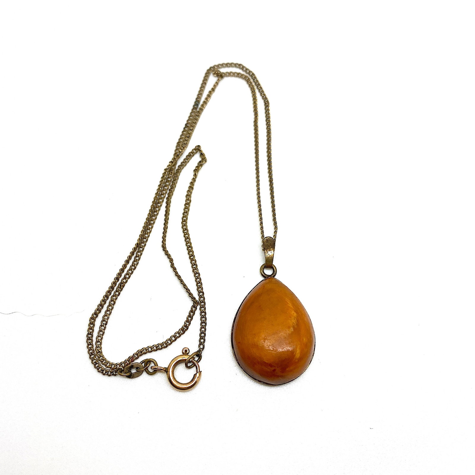 Staggering Vintage Amber Pendant with chain, shaped like a Drop: Title:Staggering Vintage Amber Pendant with chain, shaped like a Drop Metal:None Gemstone:Amber Weight:5.6 g Size:Size: 35.0 x 20.0 x 8.0 mm Size: 1.378 x 0.787 x 0.315 inches Made of:(Reconstituted A
