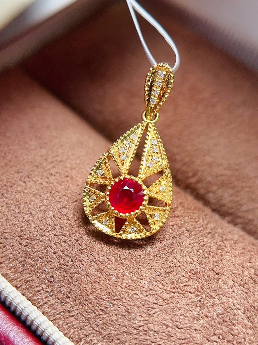 18k Gold Ruby Pendant: Title: 18k Gold Ruby Pendant Description: 18k Gold Ruby Pendant, Perfect Round pigeon blood red, retro charming, main stone about 0.4 carat, 18 diamonds, weight 1.02 grams Reserve: $700.00 