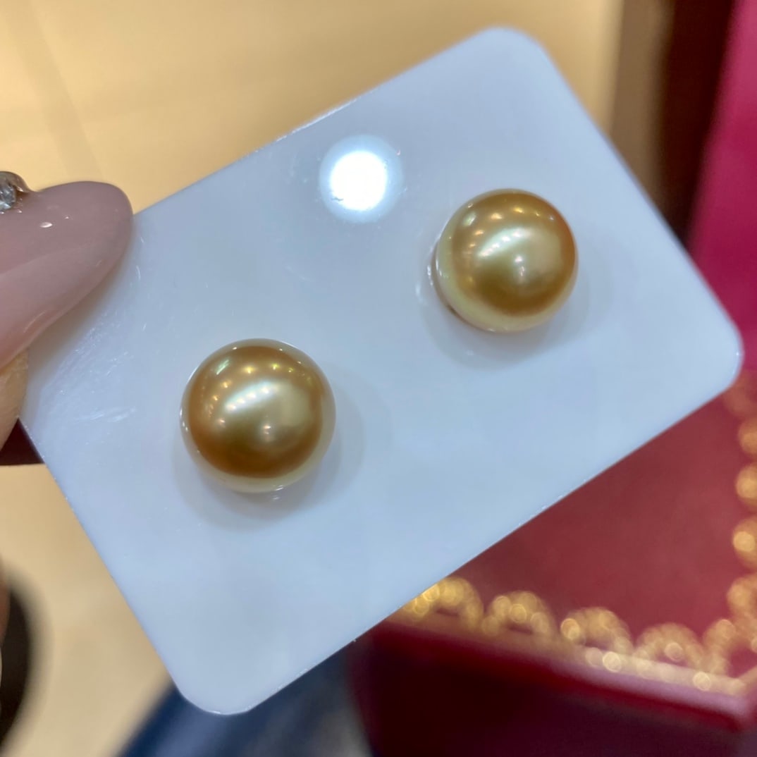 18k Gold Pearl Stud Earrings - 2