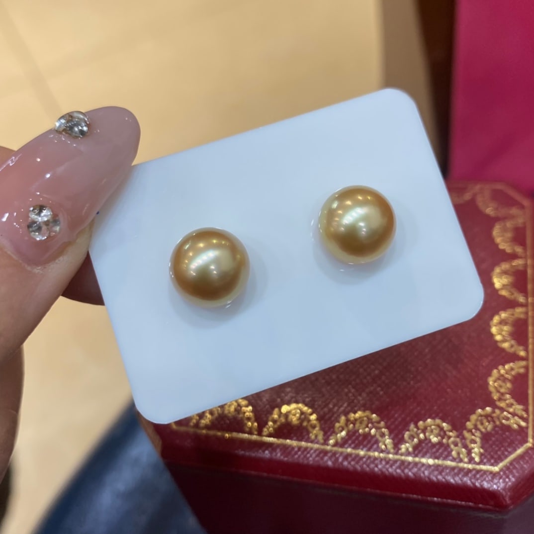 18k Gold Pearl Stud Earrings - 5