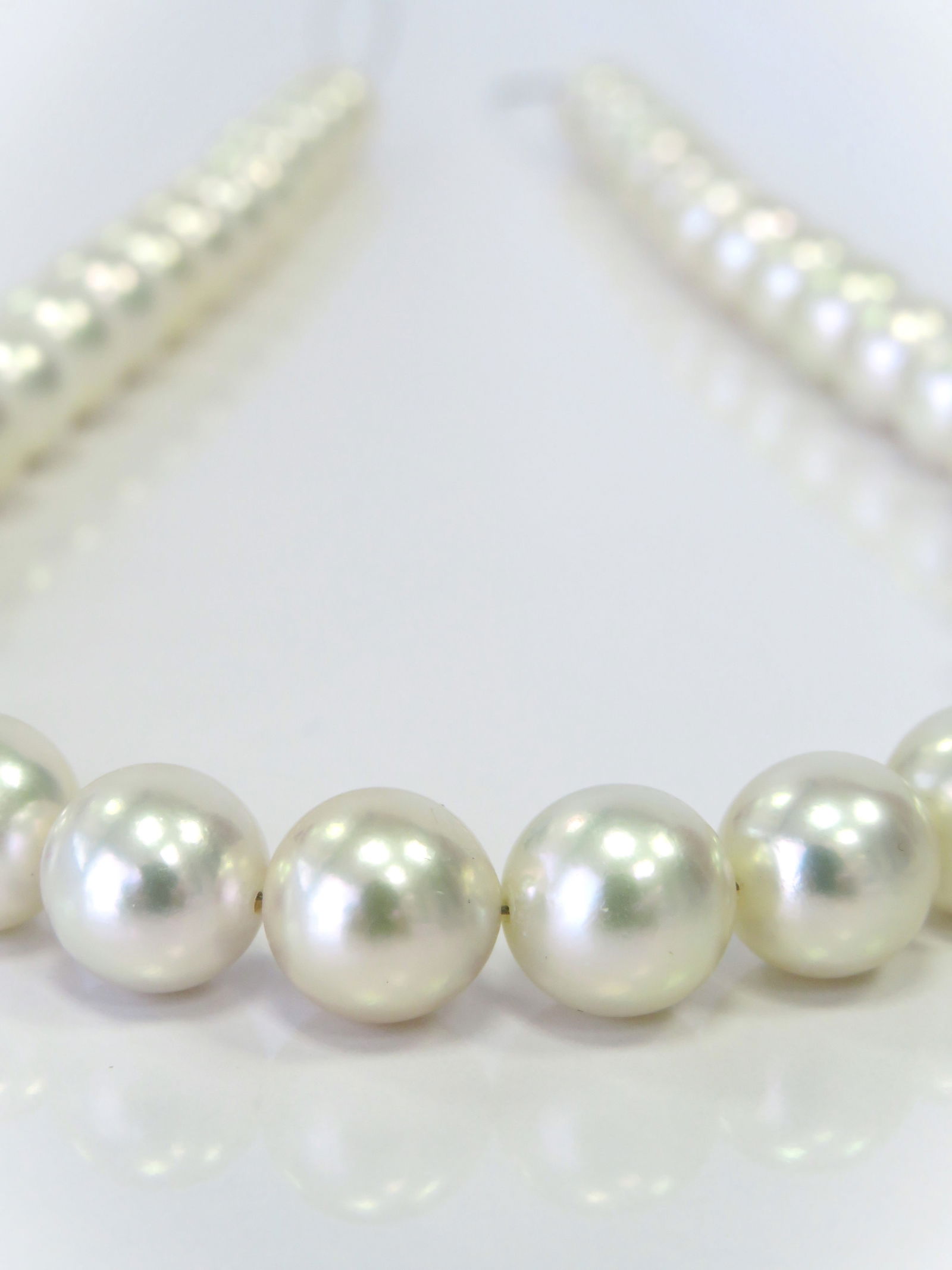10-10.5mm Round White Akoya Necklace Strand (Extremely Rare Big Size): Title:10-10.5mm Round White Akoya Necklace Strand (Extremely Rare Big Size) Description:AAA-Grade High luster Extremely Rare Big-size White Round, with very minimal spots/blemish, 40 pearl pieces, 18