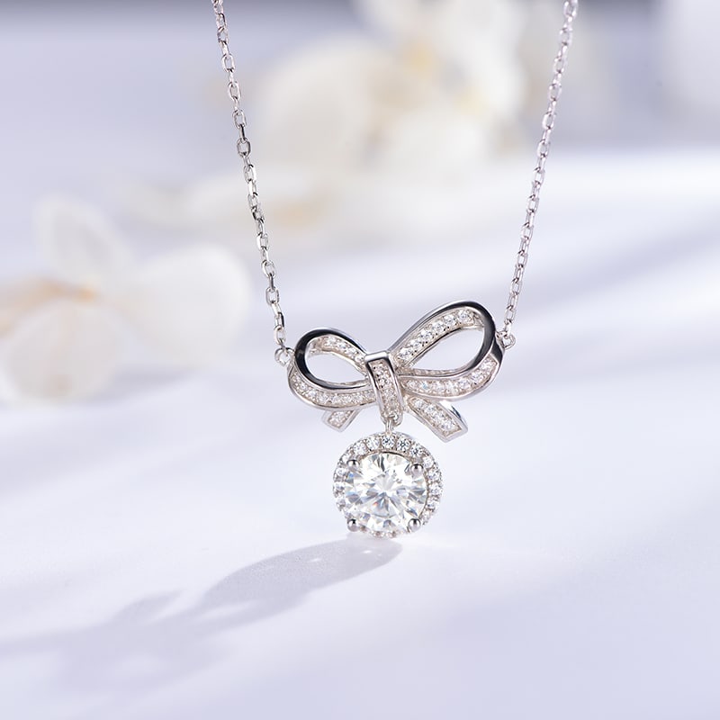 S925 Silver Moissanite Bowtie Necklace: Title: S925 Silver Moissanite Bowtie Necklace Description: S925 Silver Moissanite Bowtie Necklace Selecting One Carat 5A High-quality Moissanite, Chain Length: 40+5cm Reserve: $100.00 