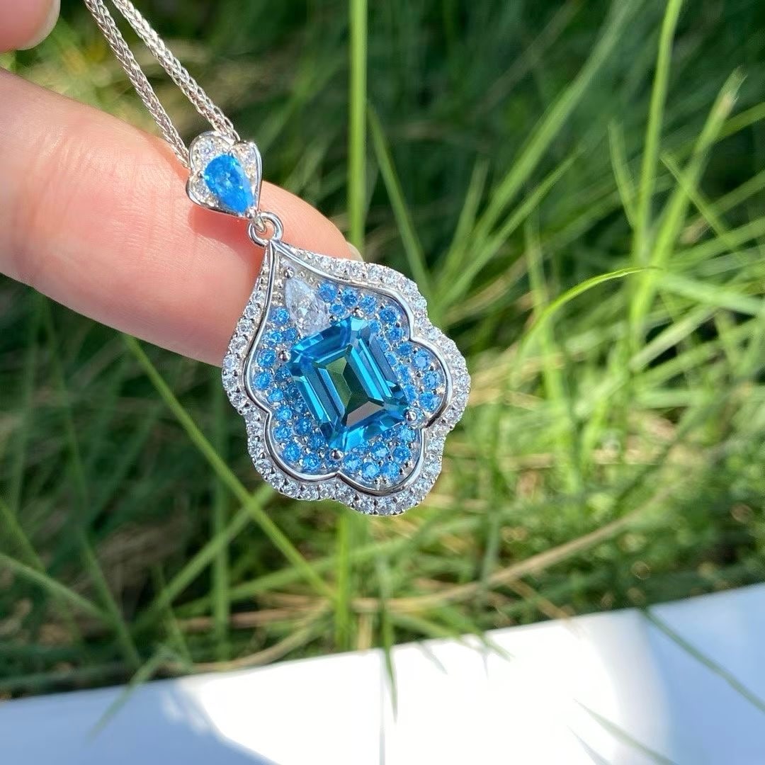 S925 silver natural topaz pendant: Title: S925 silver natural topaz pendant Description: This pendant showcases a captivating natural topaz stone set in shiny S925 silver. The topaz stone displays a charming blue color, measuring 7x9 m