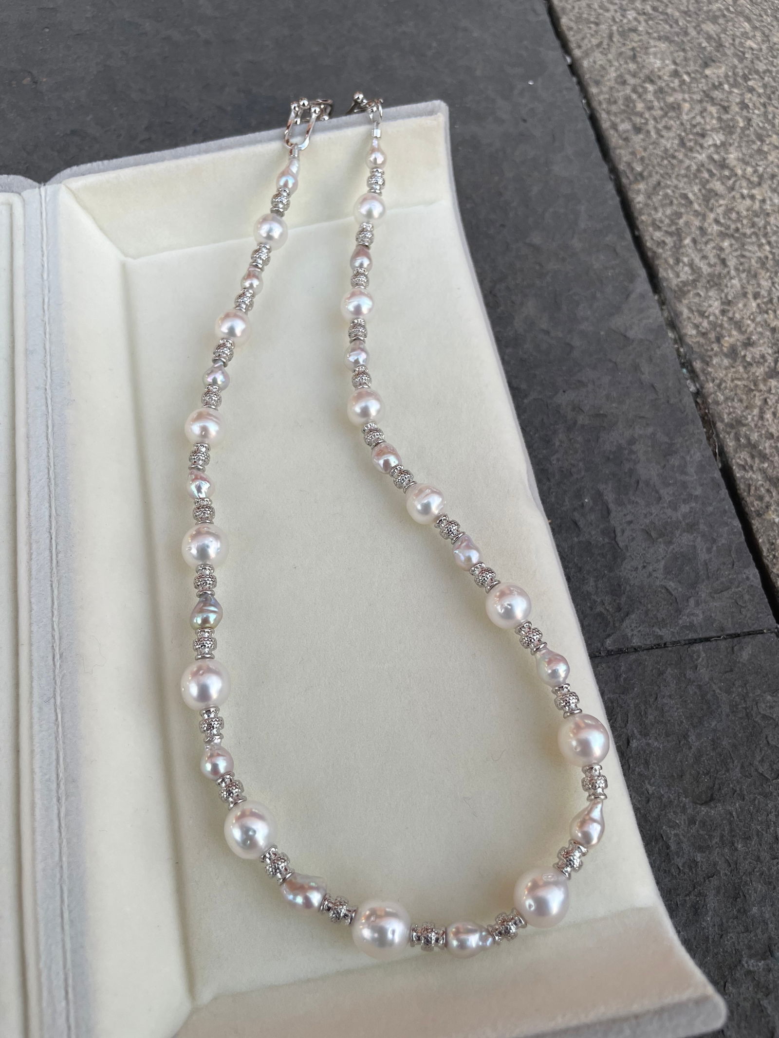 Natural pearl necklace (1 of 8)