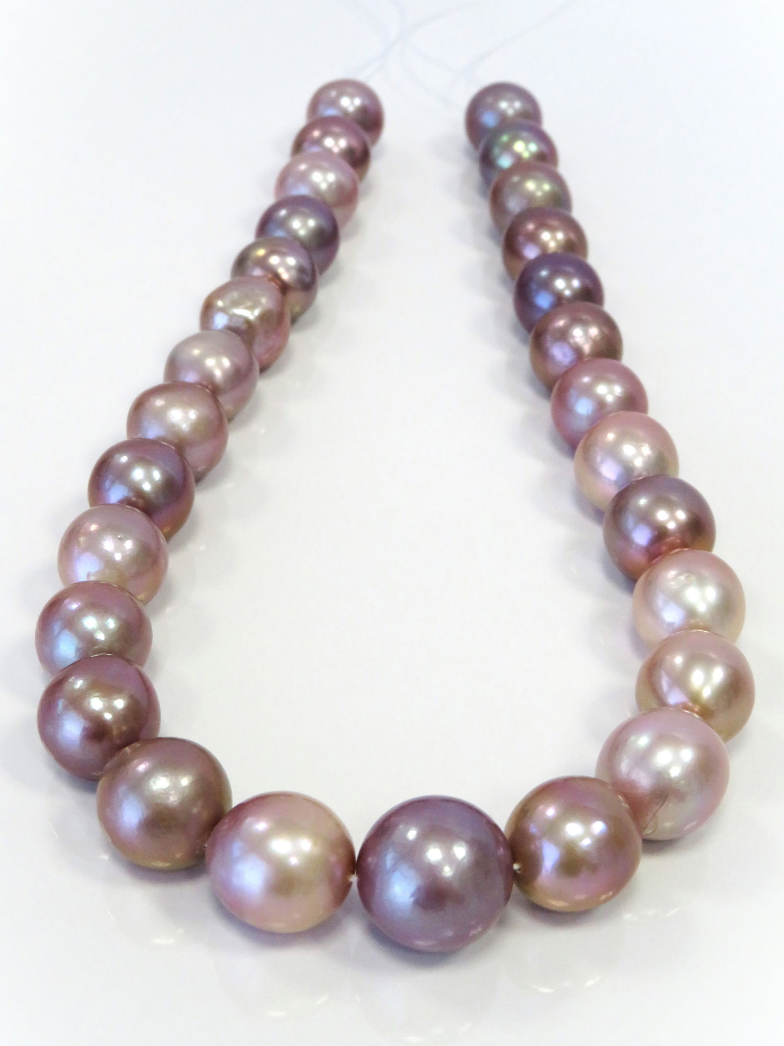 14-16mm Near-Round/Oval Medium-Dark Purple/Pink Fresh Water Pearl Necklace Strand: Title:14-16mm Near-Round/Oval Medium-Dark Purple/Pink Fresh Water Pearl Necklace Strand Description:A/B-Grade High luster Medium-Dark Purple/Pink Round/Near-Round, with some spots/blemishes, 28 pearl