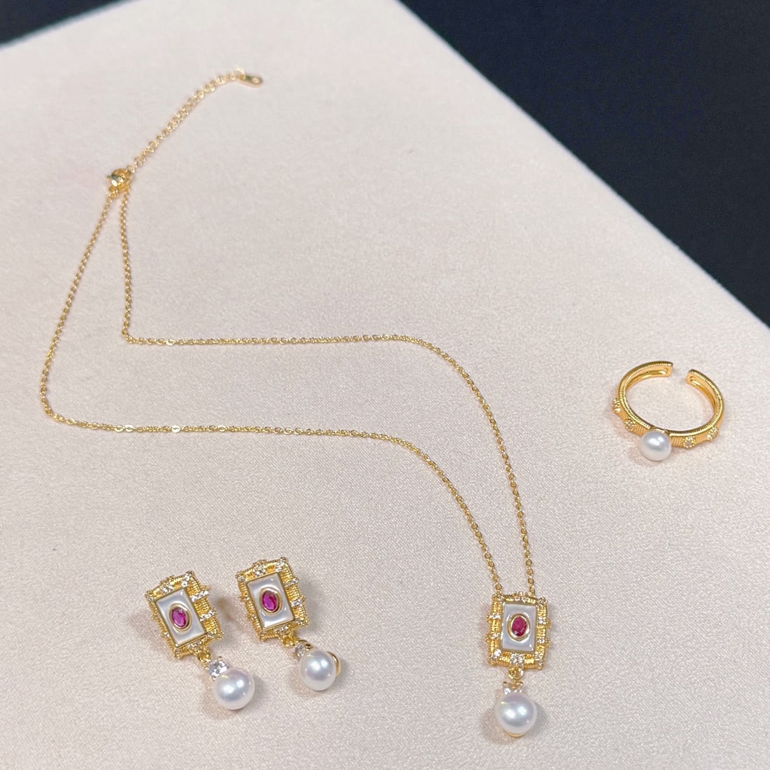 Natural Freshwater Pearl Set - 5