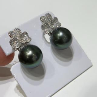 925 Sterling Silver, Natural Tahitian Black Pearl 10-11mm Stud Earrings: Title: 925 Sterling Silver, Natural Tahitian Black Pearl 10-11mm Stud Earrings Description: 925 Sterling Silver, Natural Tahitian Black Pearl 10-11mm, High Quality Aurora Slightly Flawed Reserve:
