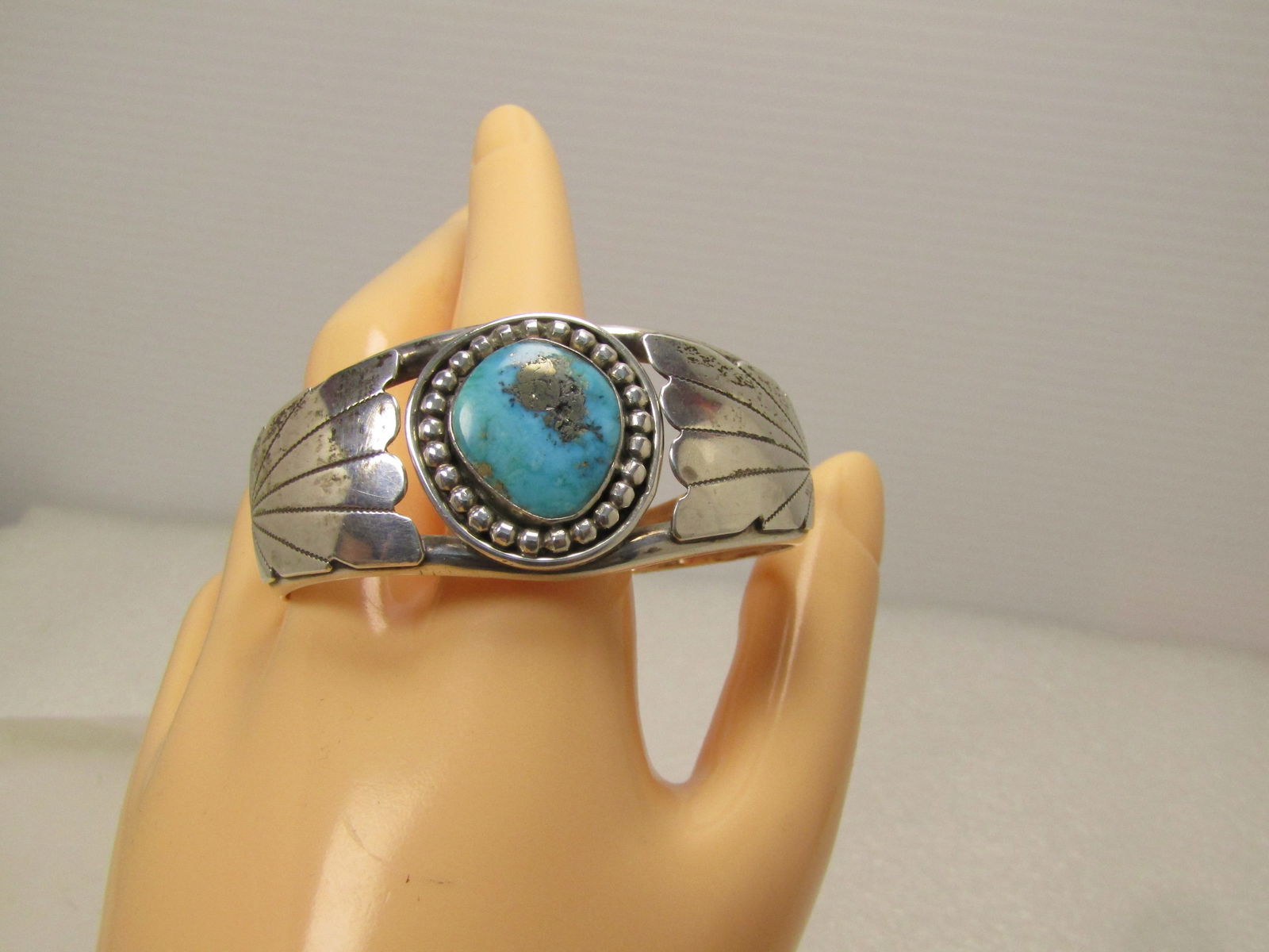 Vintage Sterling Southwestern/NavaJo Cuff Bracelet, Sz. 6, 1960's-1980's - 8