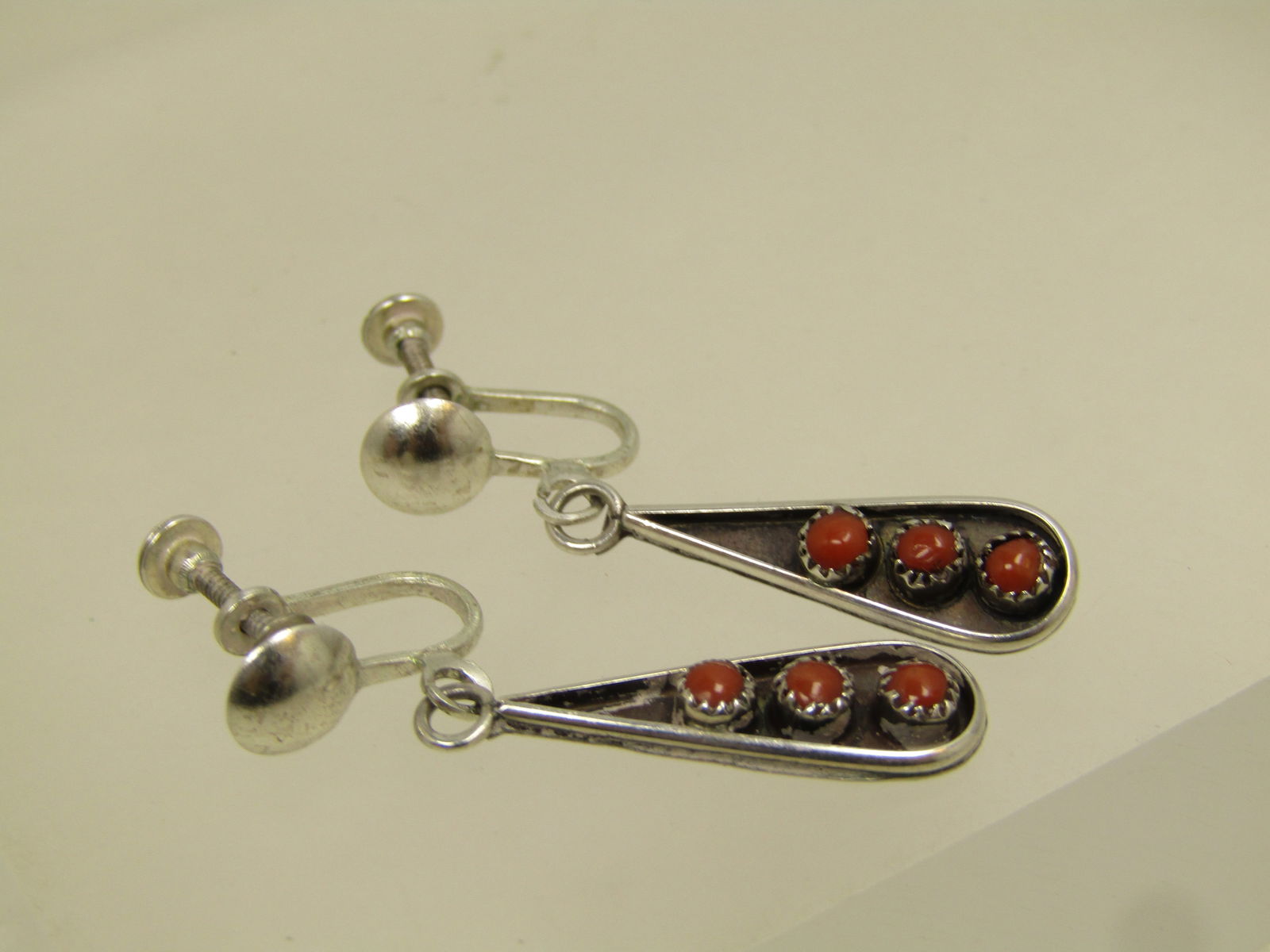 Vintage Sterling Southwestern Coral Earrings, Screwback, Snake Eyes, 1960's-1970's - 4